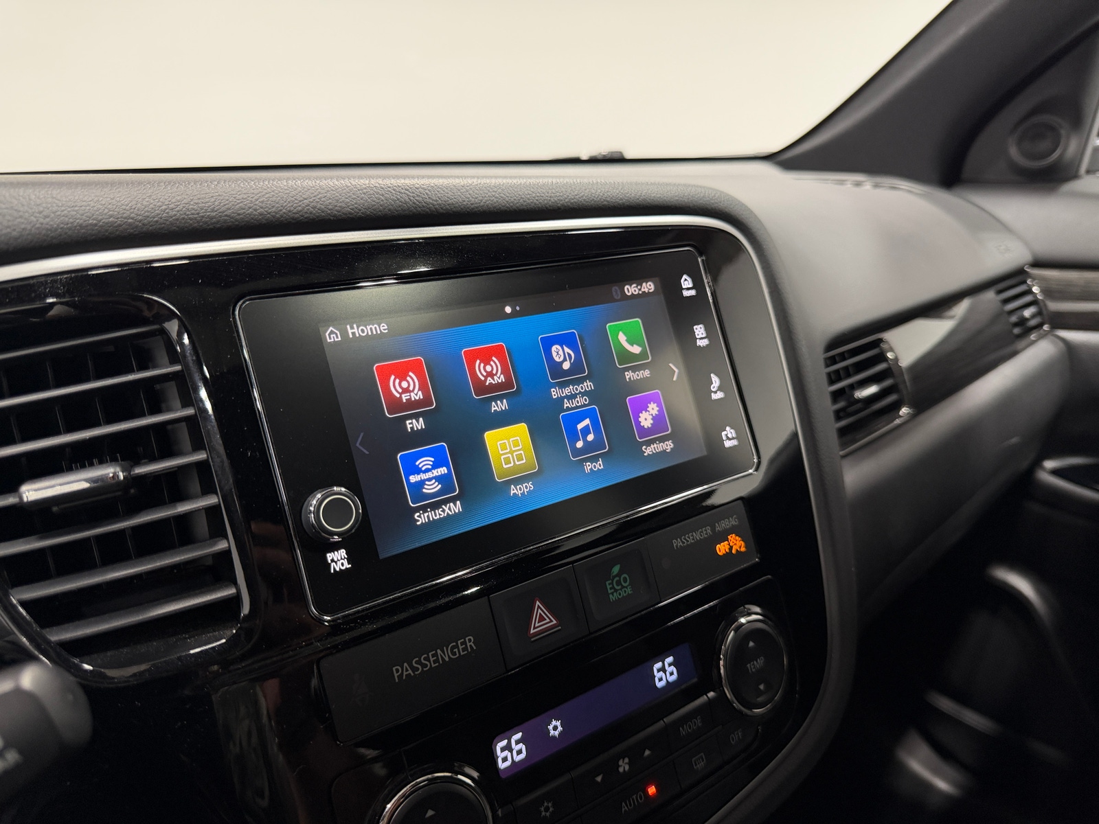 Thumbnail: 2018 Mitsubishi Outlander - 4