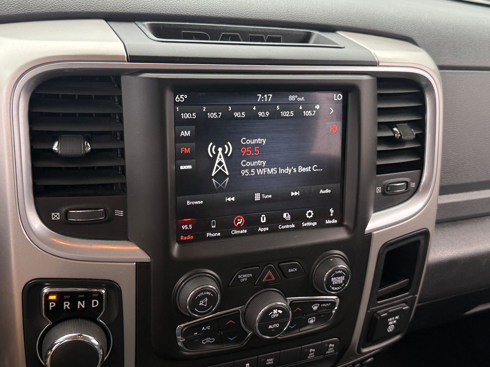 Thumbnail: 2019 RAM 1500 Classic - 4