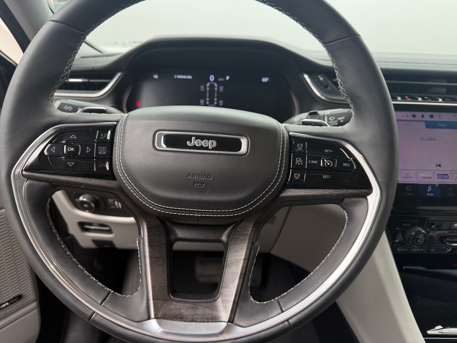 Thumbnail: 2023 Jeep Grand Cherokee L - 4
