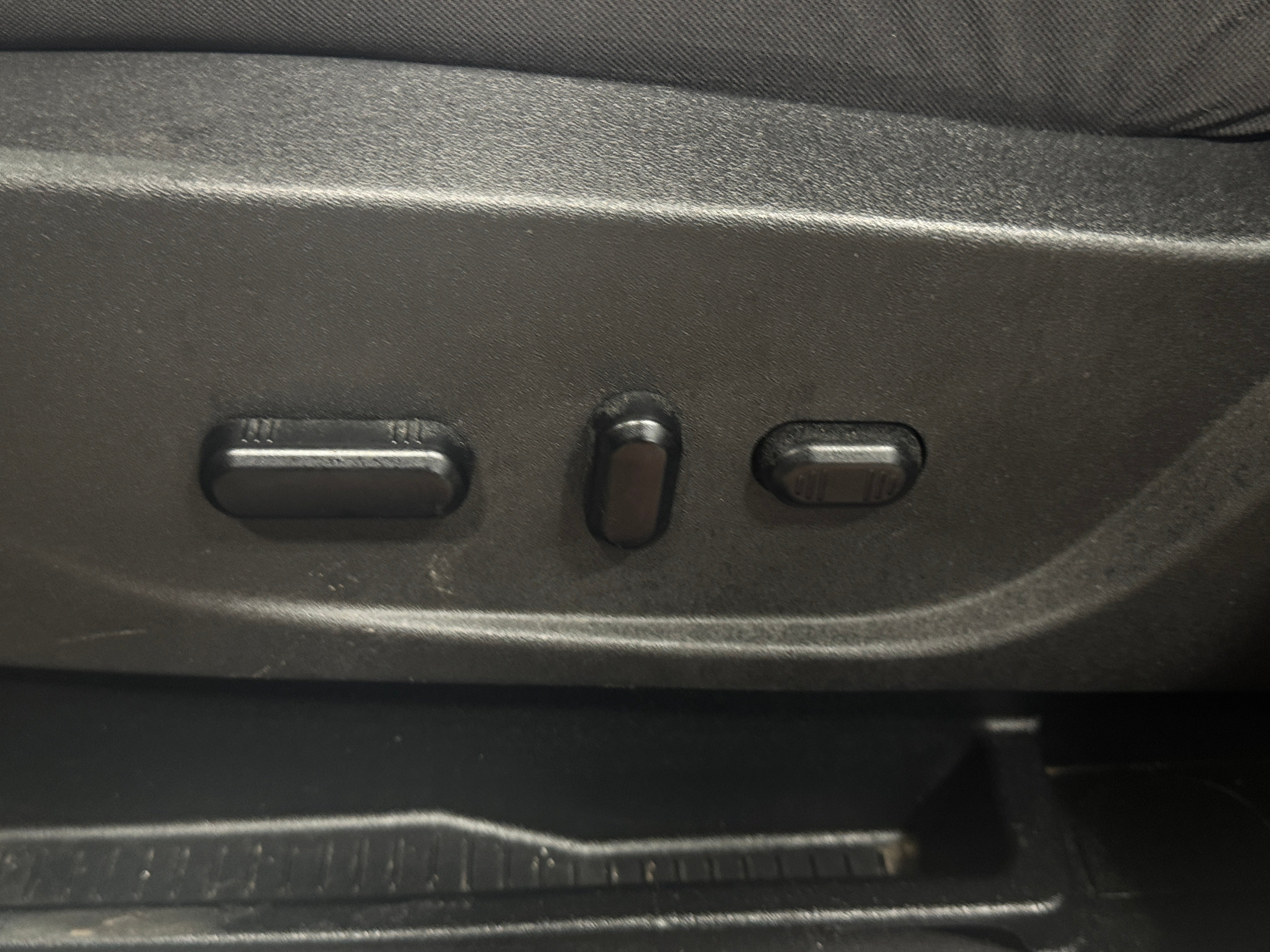 Used 2018 Ford Escape SE with VIN 1FMCU9GD4JUD46623 for sale in Pewaukee, WI