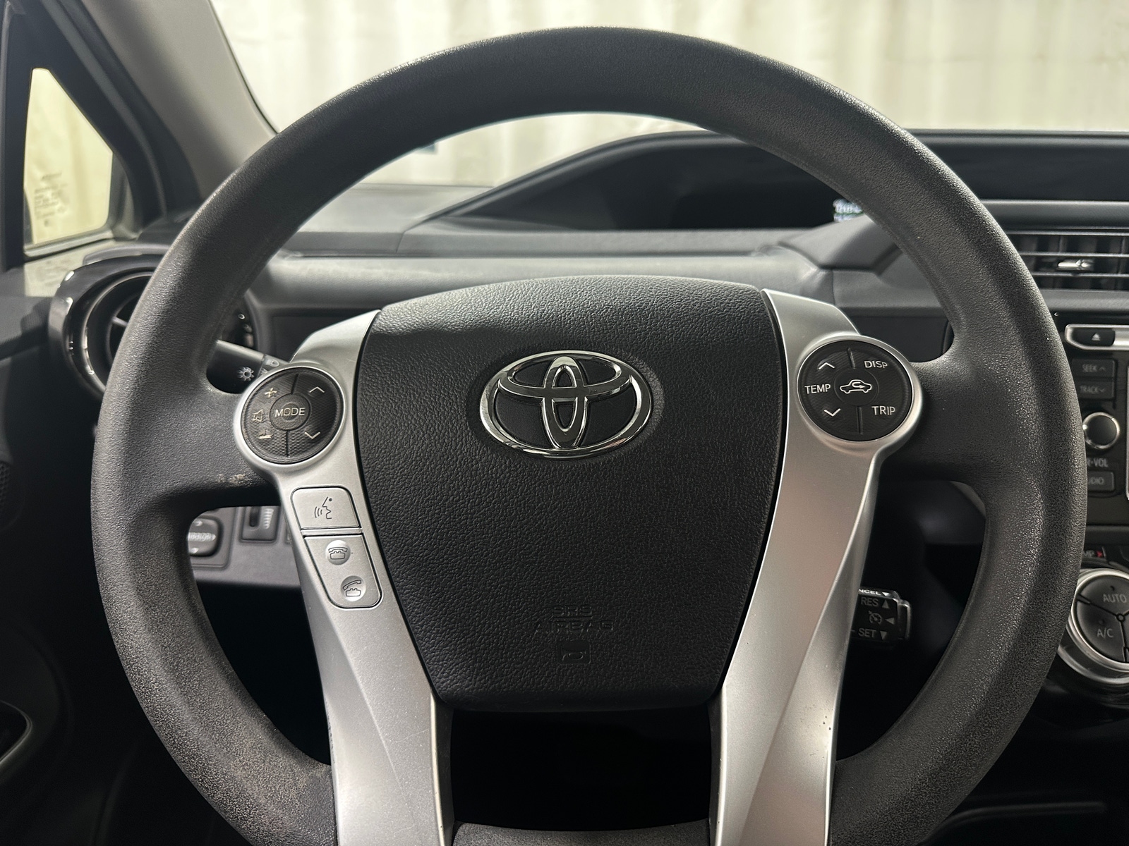 Thumbnail: 2015 Toyota Prius c - 5