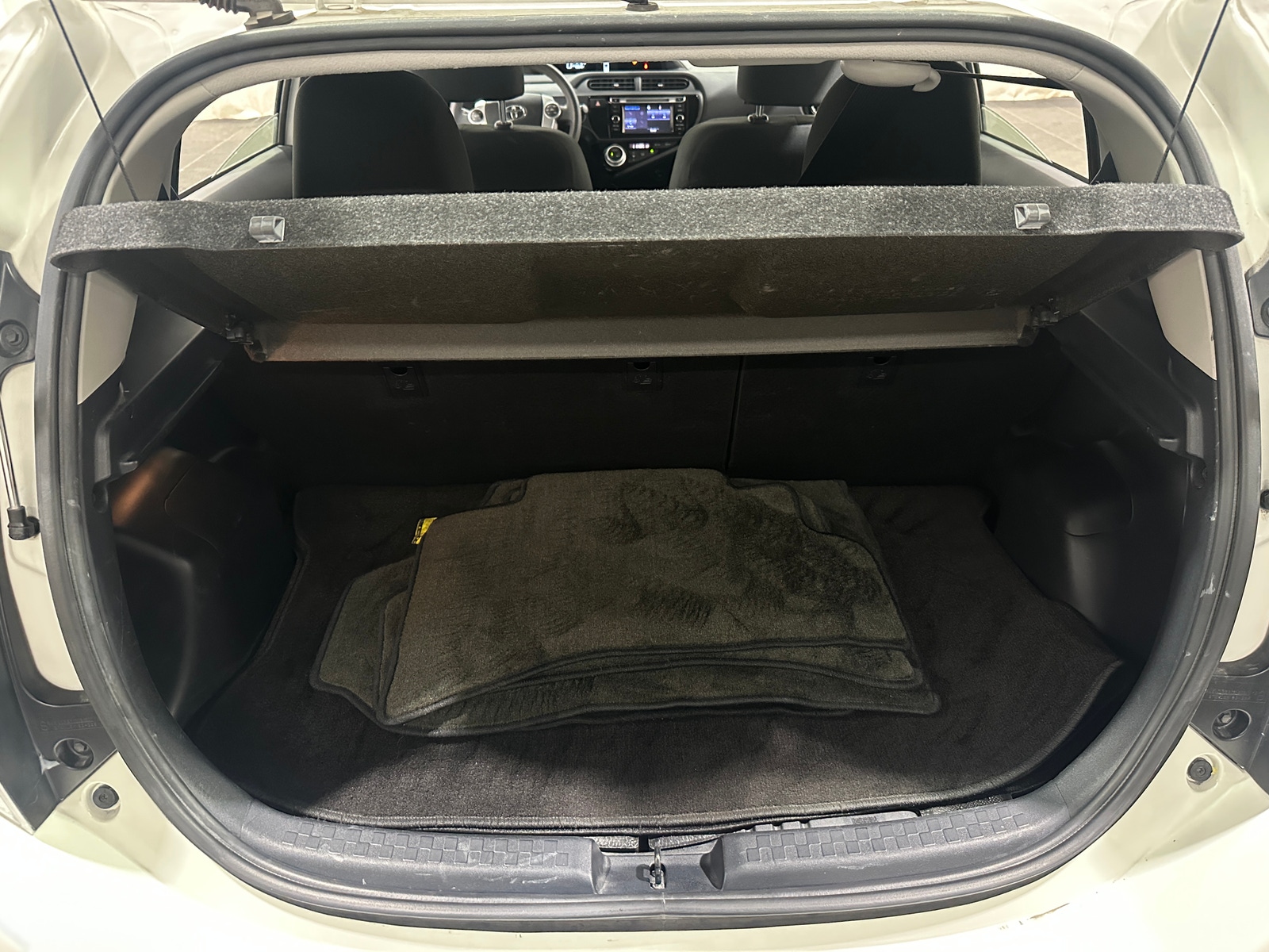 Thumbnail: 2015 Toyota Prius c - 7