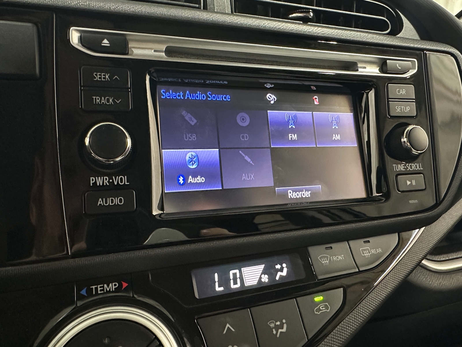 Thumbnail: 2015 Toyota Prius c - 4