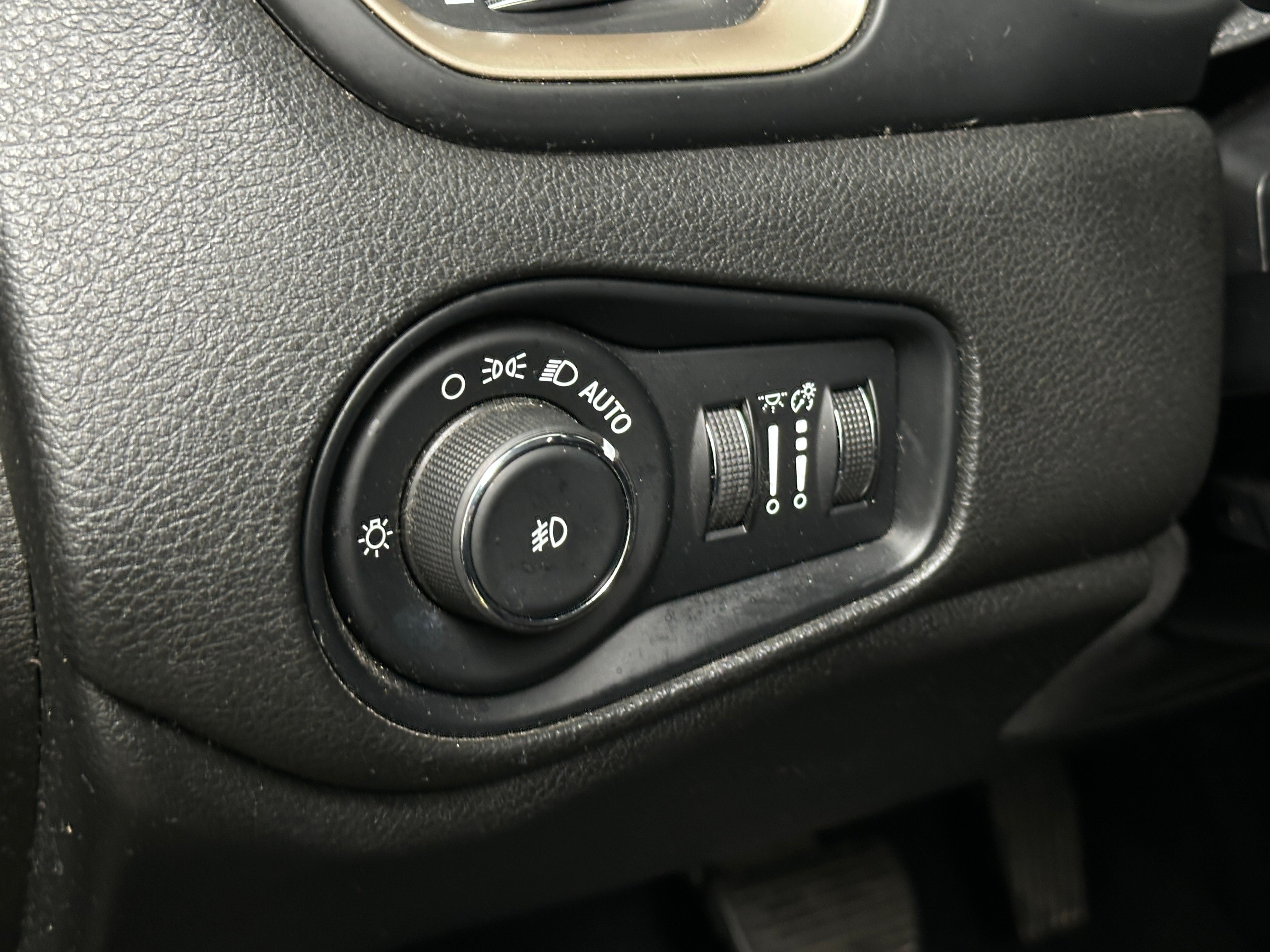 Used 2016 Jeep Renegade Latitude with VIN ZACCJABT7GPD14367 for sale in South Chesterfield, VA