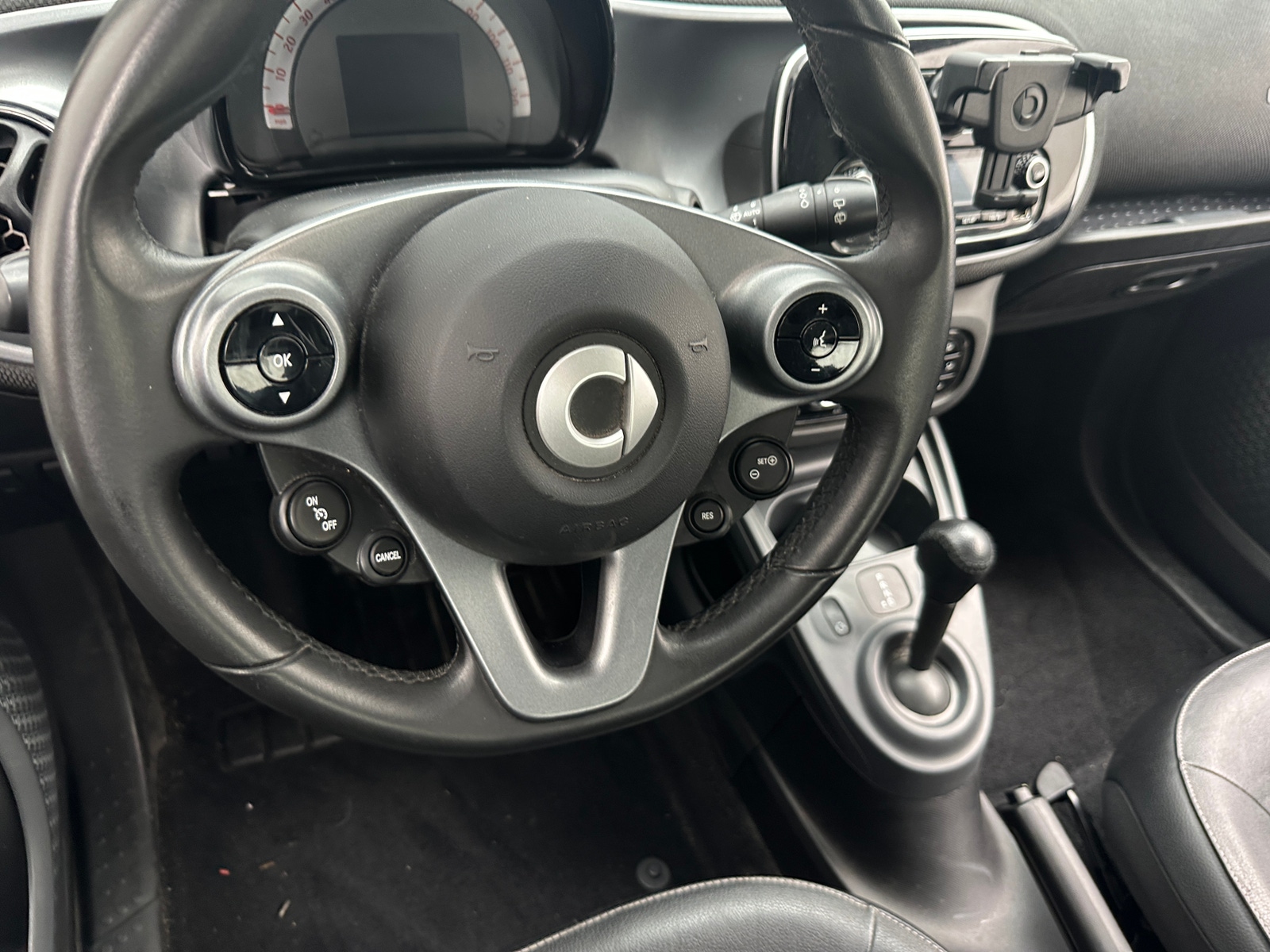 Thumbnail: 2016 smart fortwo - 4