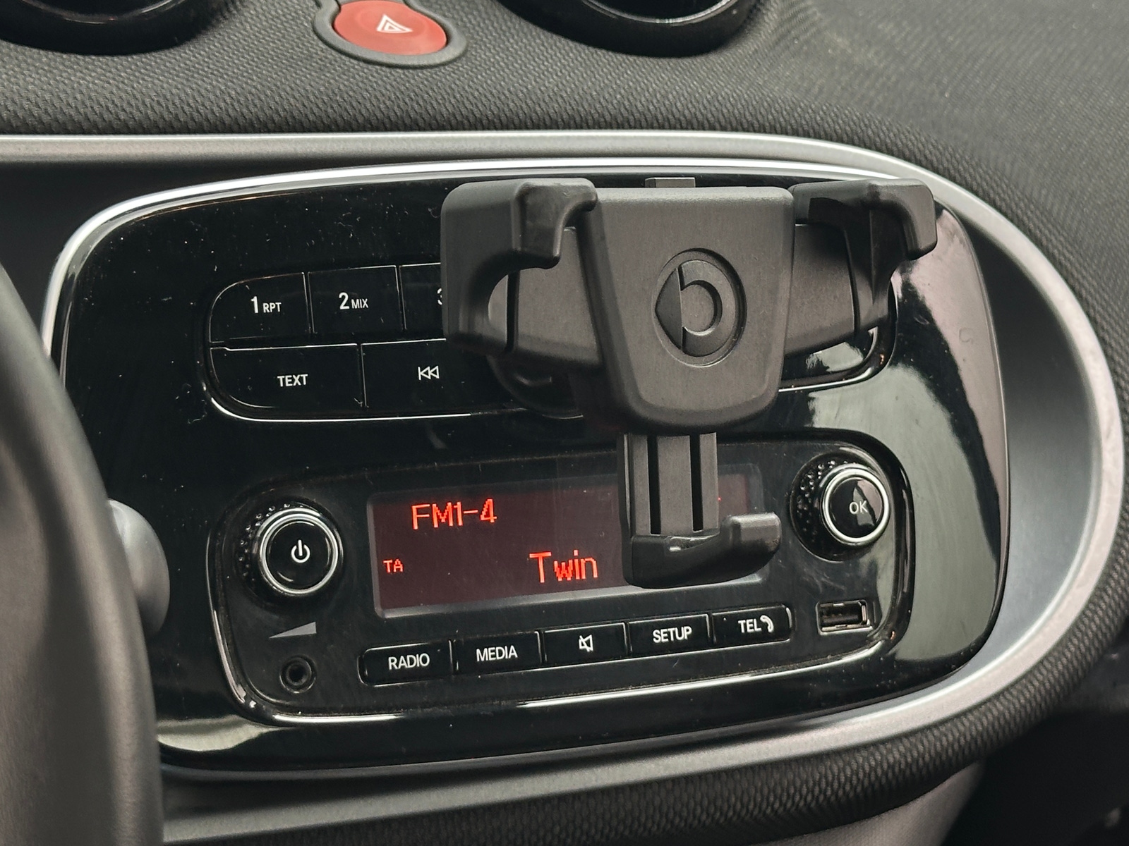 Thumbnail: 2016 smart fortwo - 3