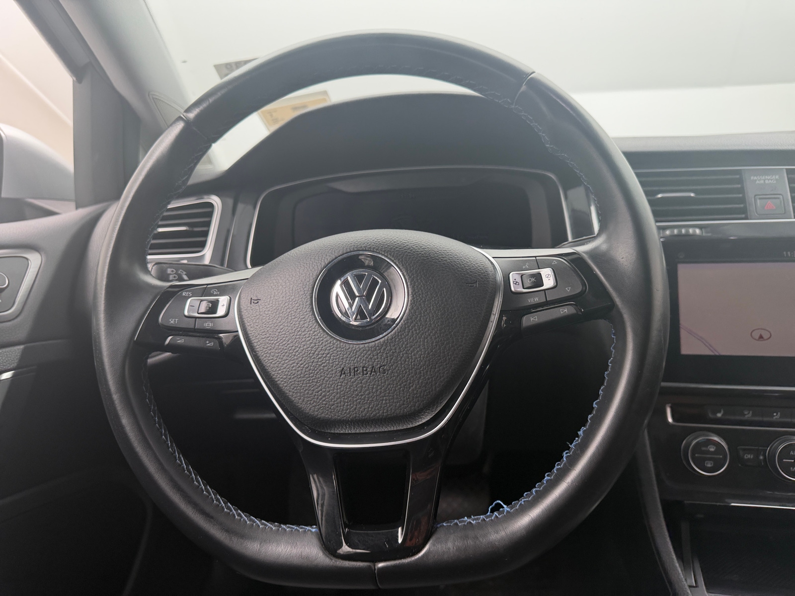 Thumbnail: 2019 Volkswagen e-Golf - 5