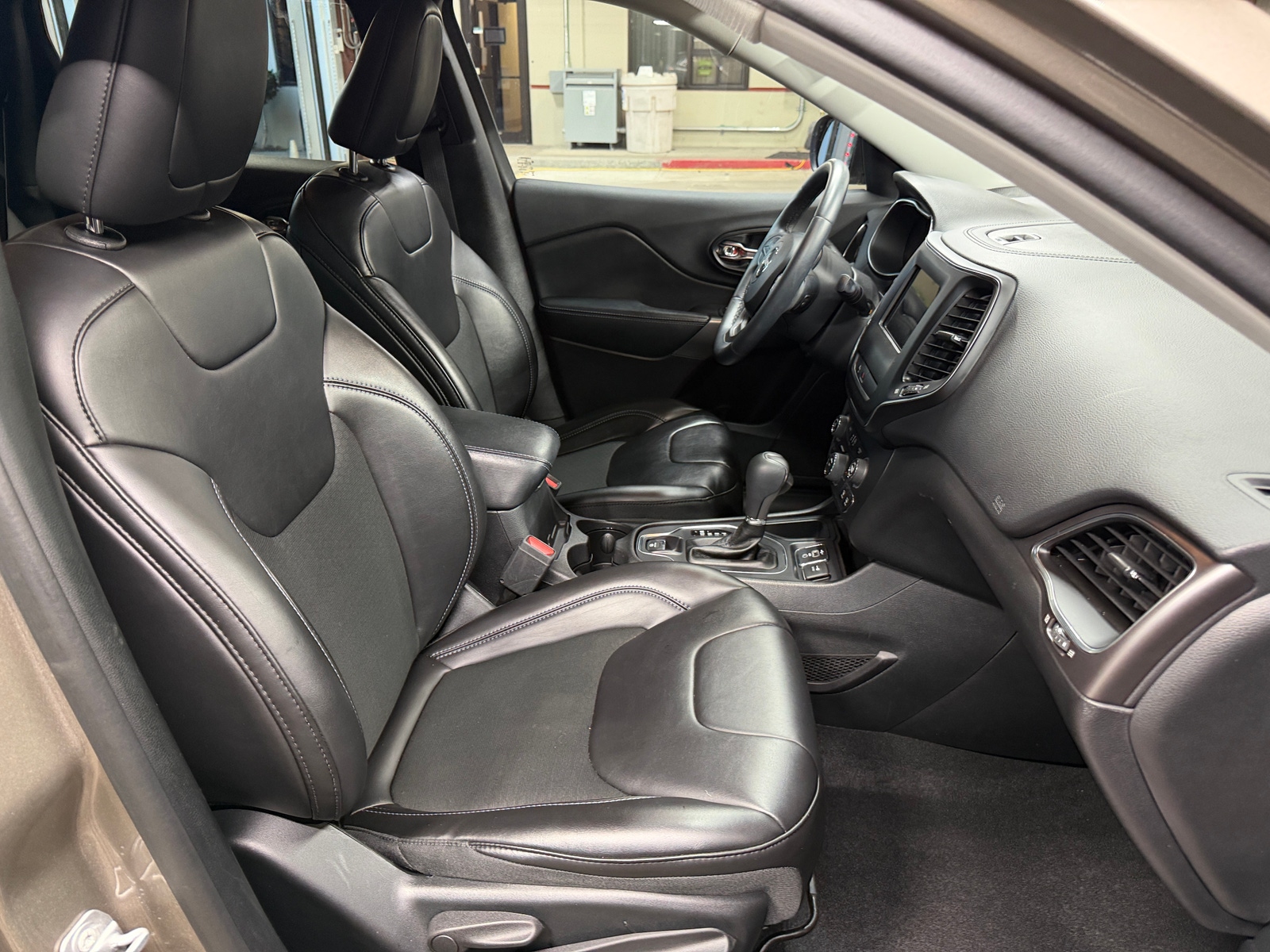 Thumbnail: 2019 Jeep Cherokee - 2