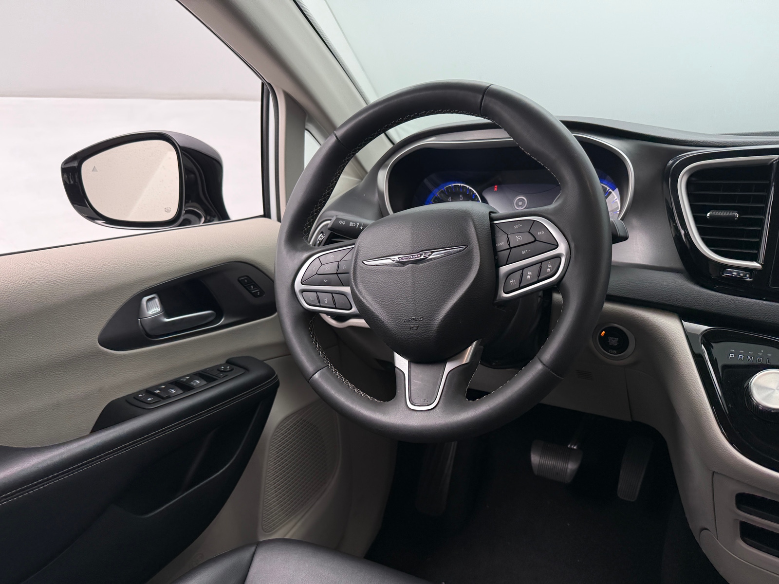 Thumbnail: 2024 Chrysler Pacifica - 4