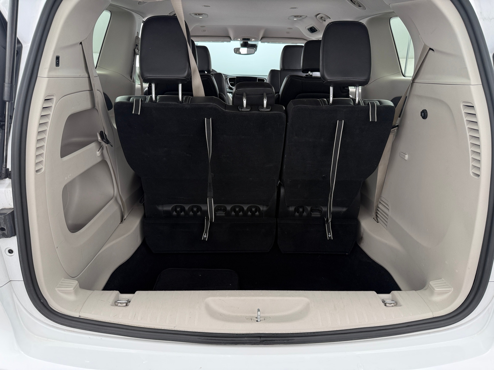 Thumbnail: 2024 Chrysler Pacifica - 6