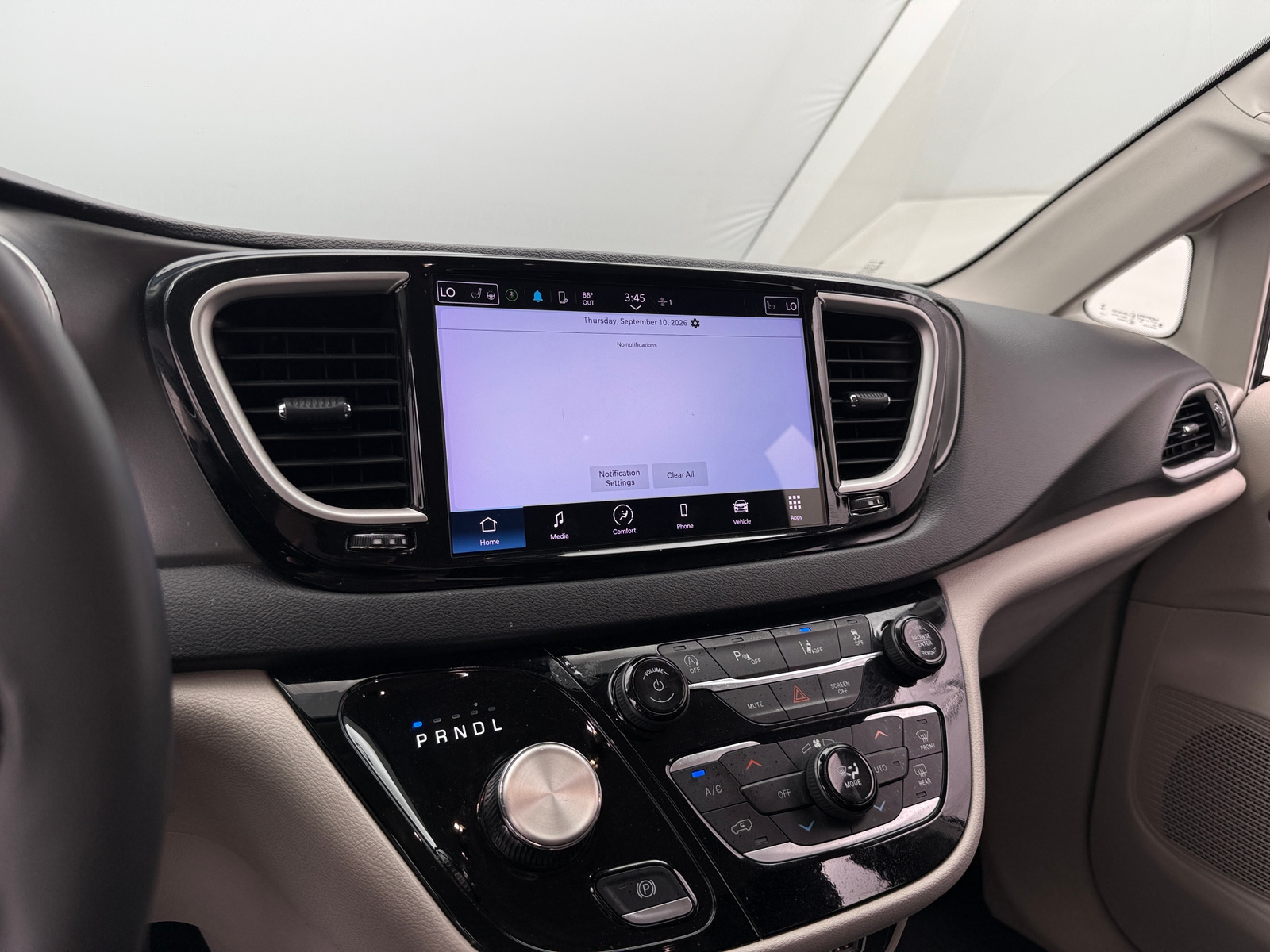 Thumbnail: 2024 Chrysler Pacifica - 3