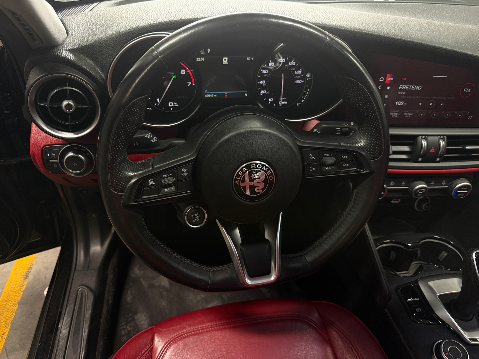 Thumbnail: 2021 Alfa Romeo Giulia - 4