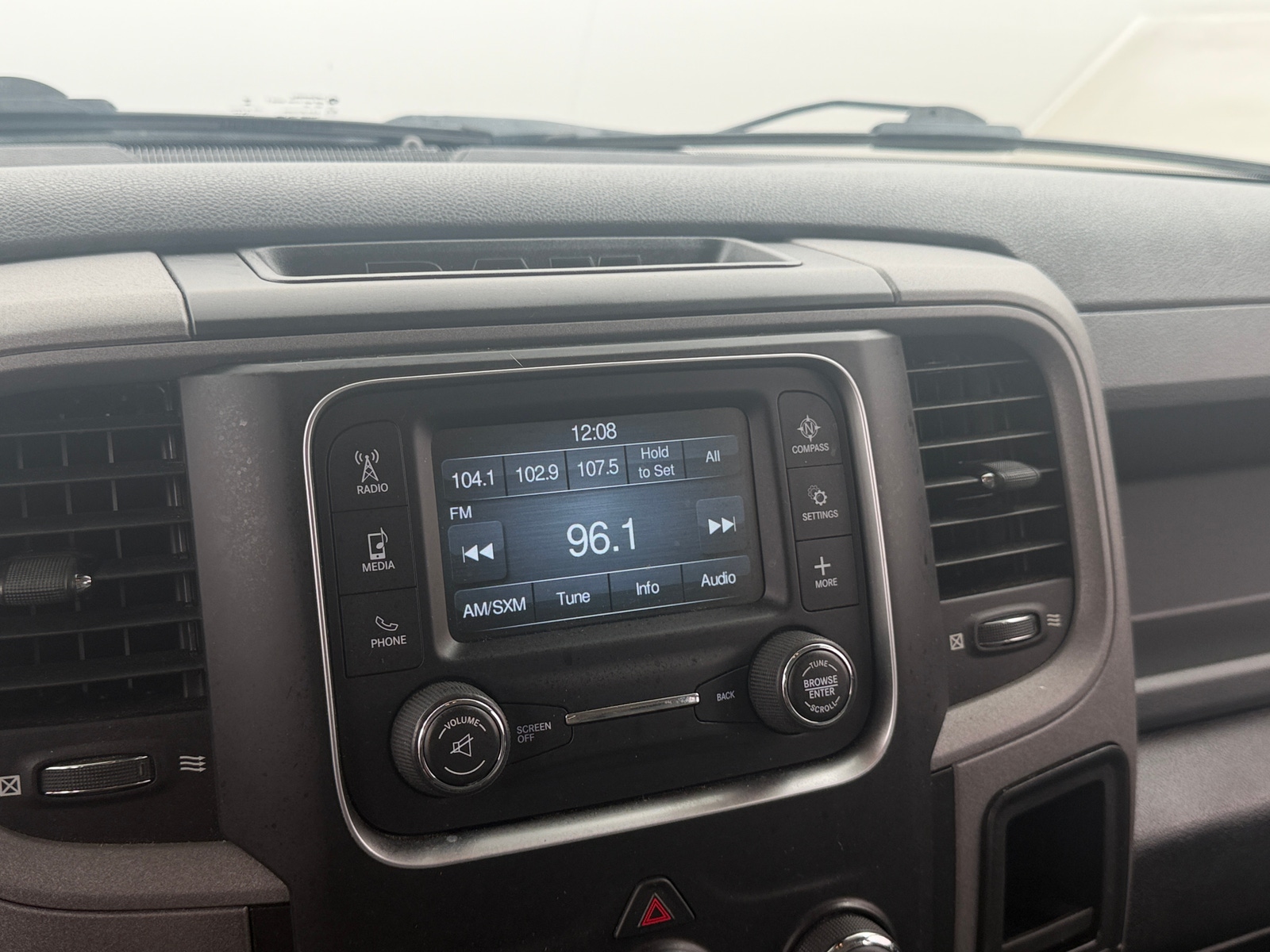 Thumbnail: 2019 RAM 1500 Classic - 4