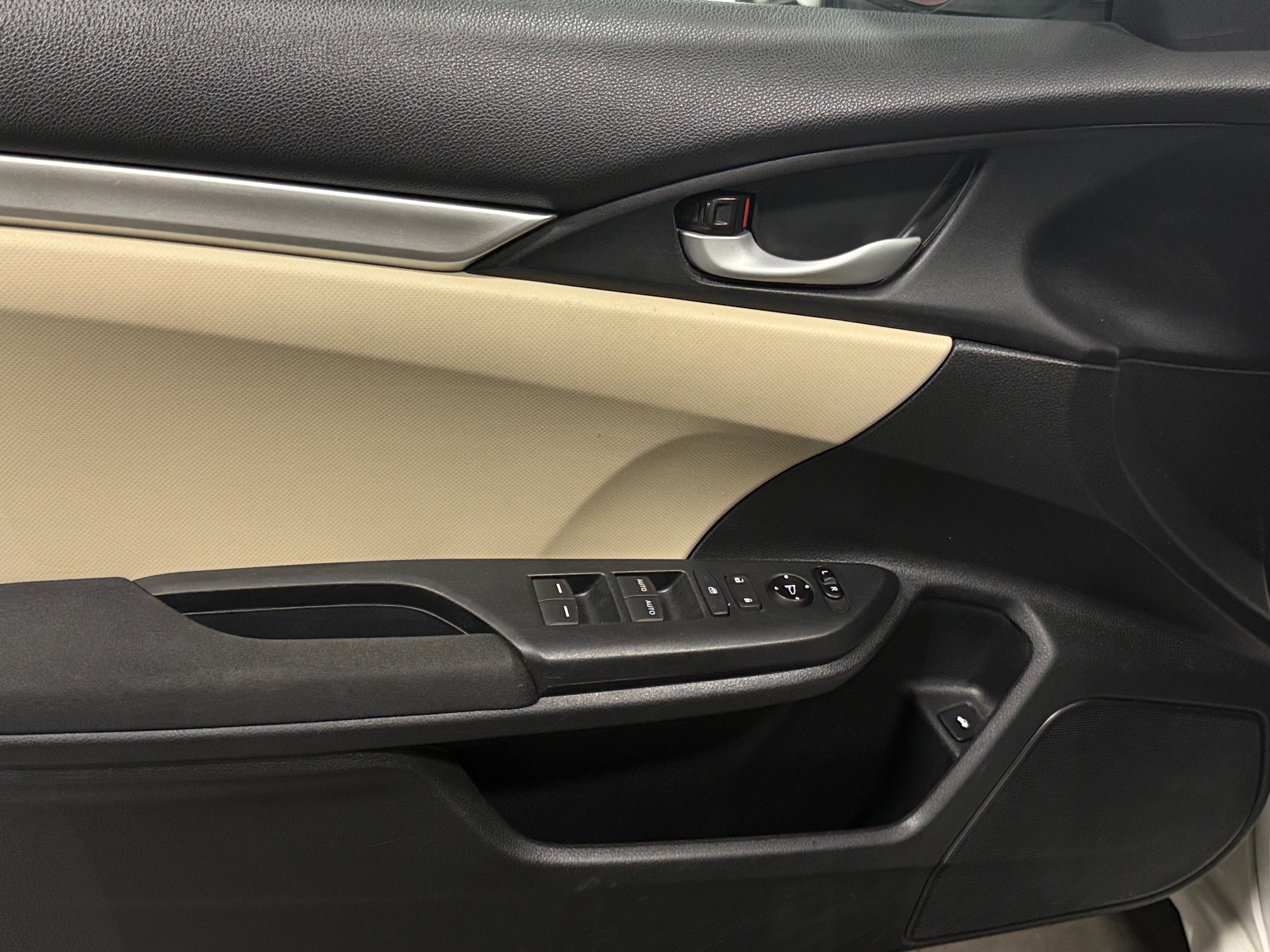 2019 Honda Civic LX - Photo 9