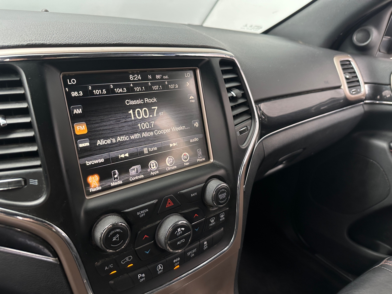 Thumbnail: 2016 Jeep Grand Cherokee - 3