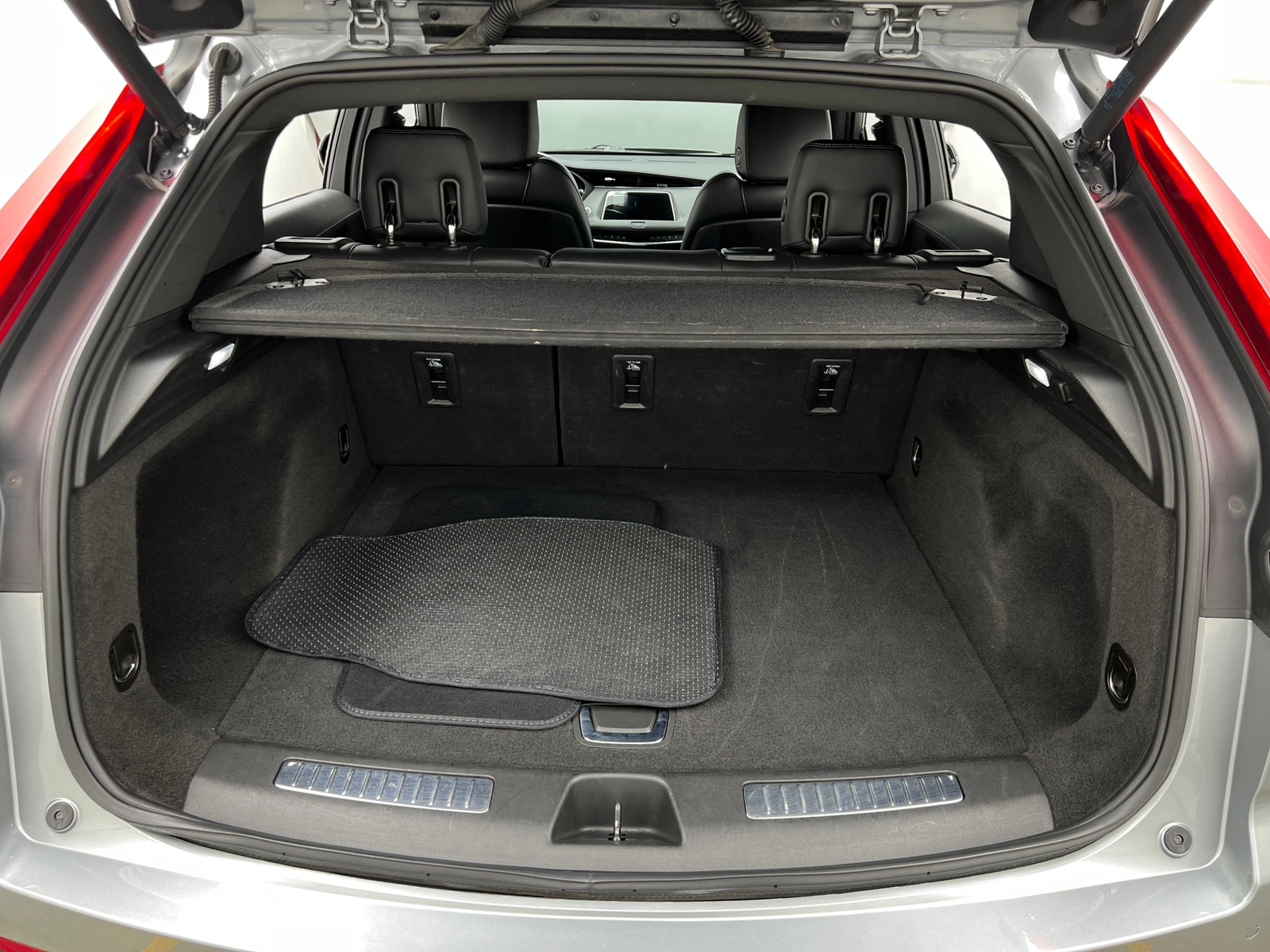 Thumbnail: 2023 Cadillac XT4 - 6