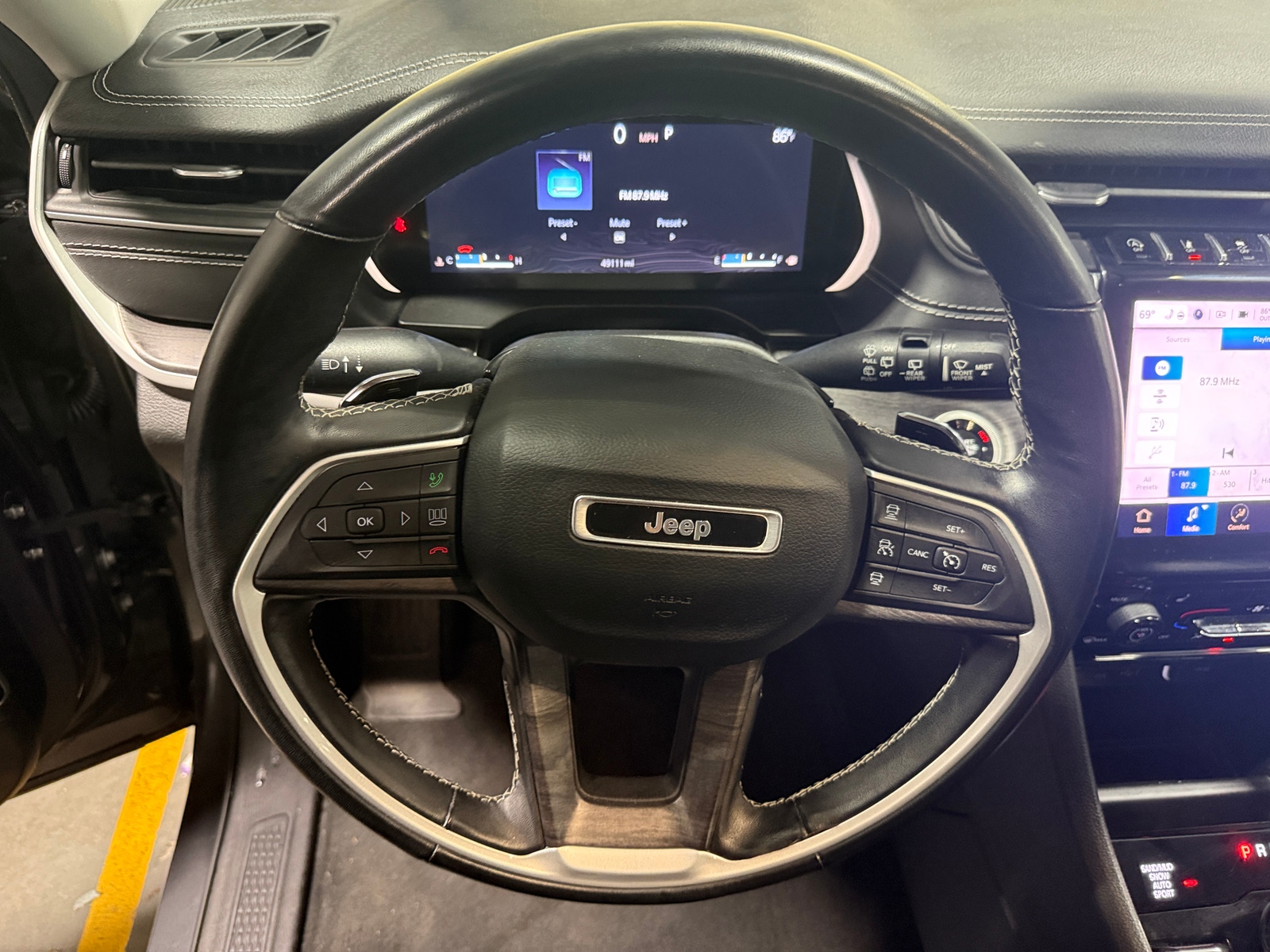Thumbnail: 2022 Jeep Grand Cherokee L - 4
