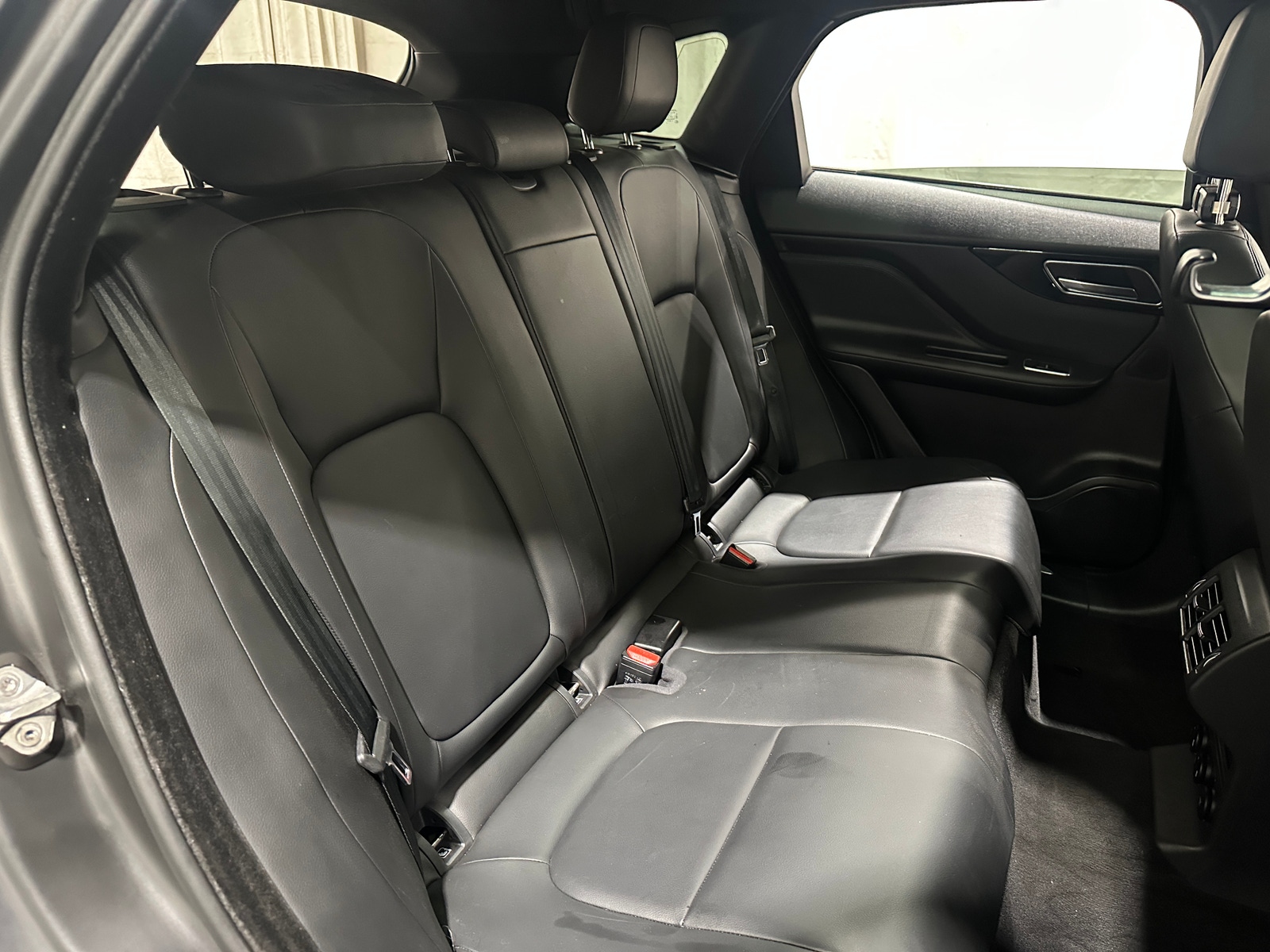 Thumbnail: 2020 Jaguar F-Pace - 5