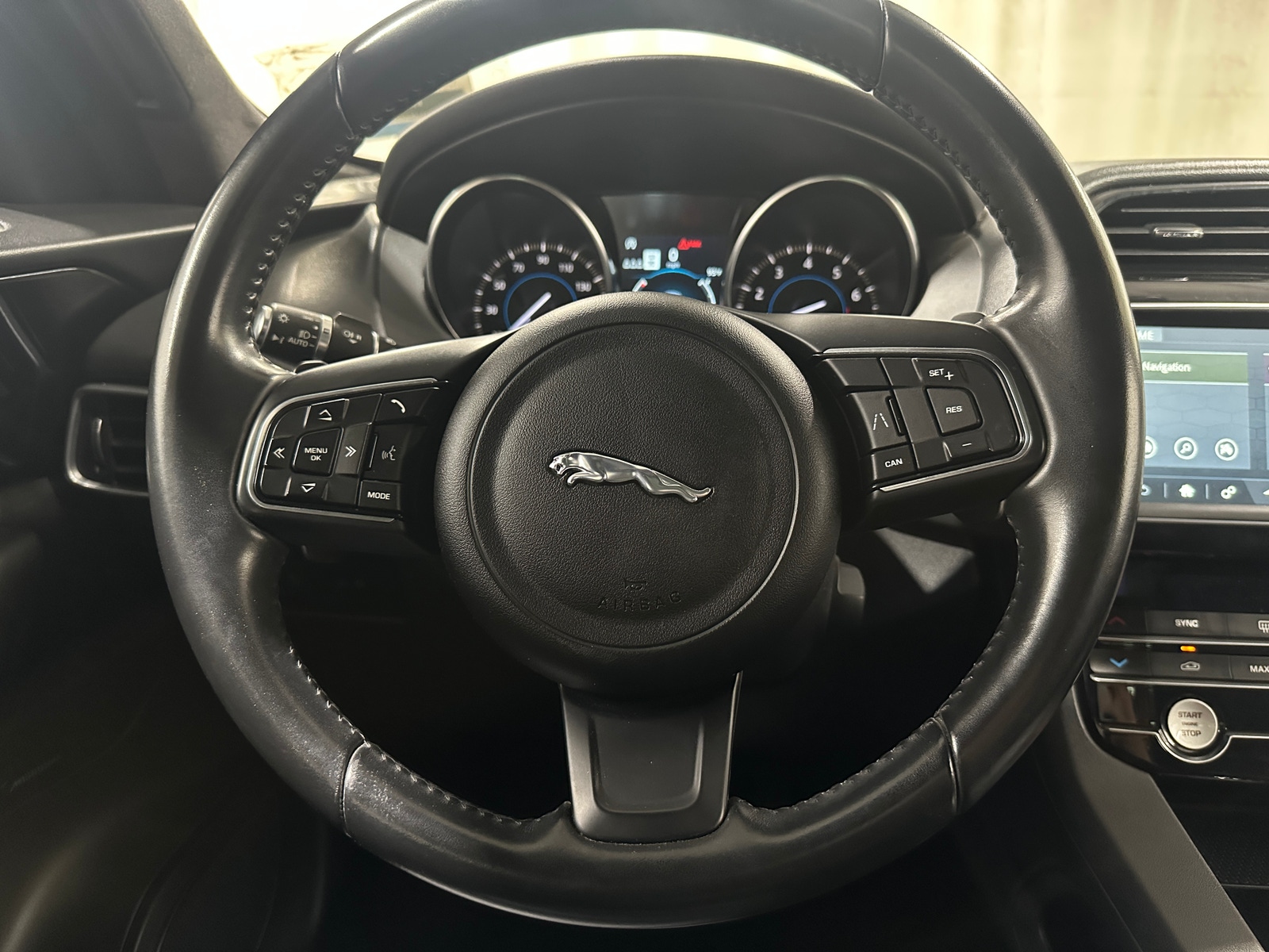 Thumbnail: 2020 Jaguar F-Pace - 4