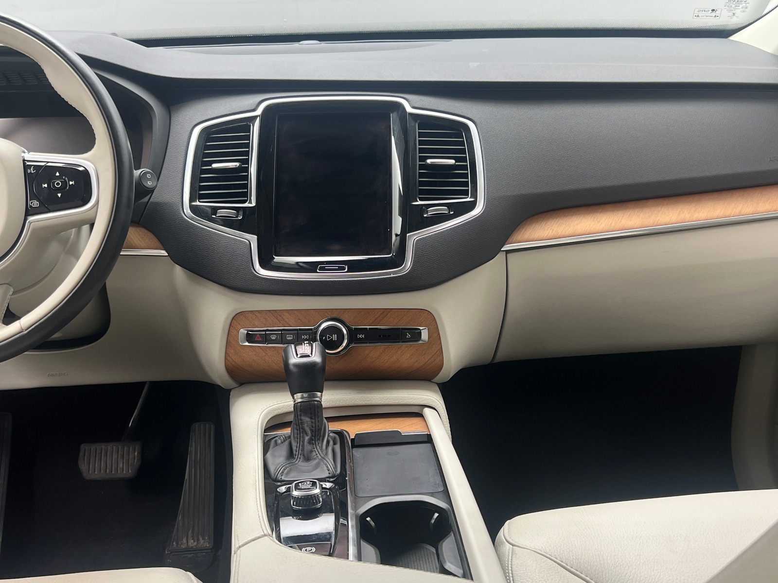 Thumbnail: 2022 Volvo XC90 - 3