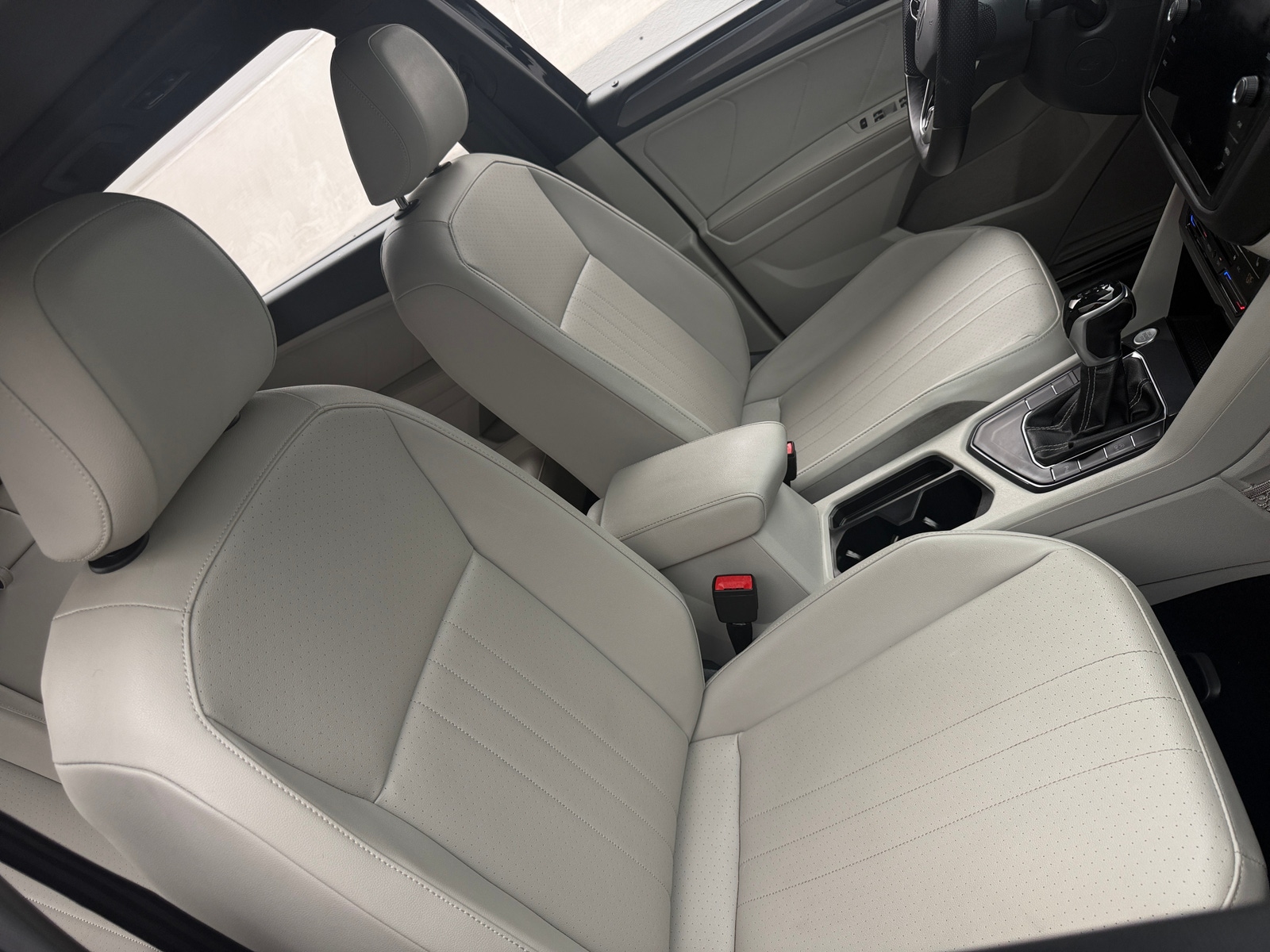 Thumbnail: 2022 Volkswagen Tiguan - 2