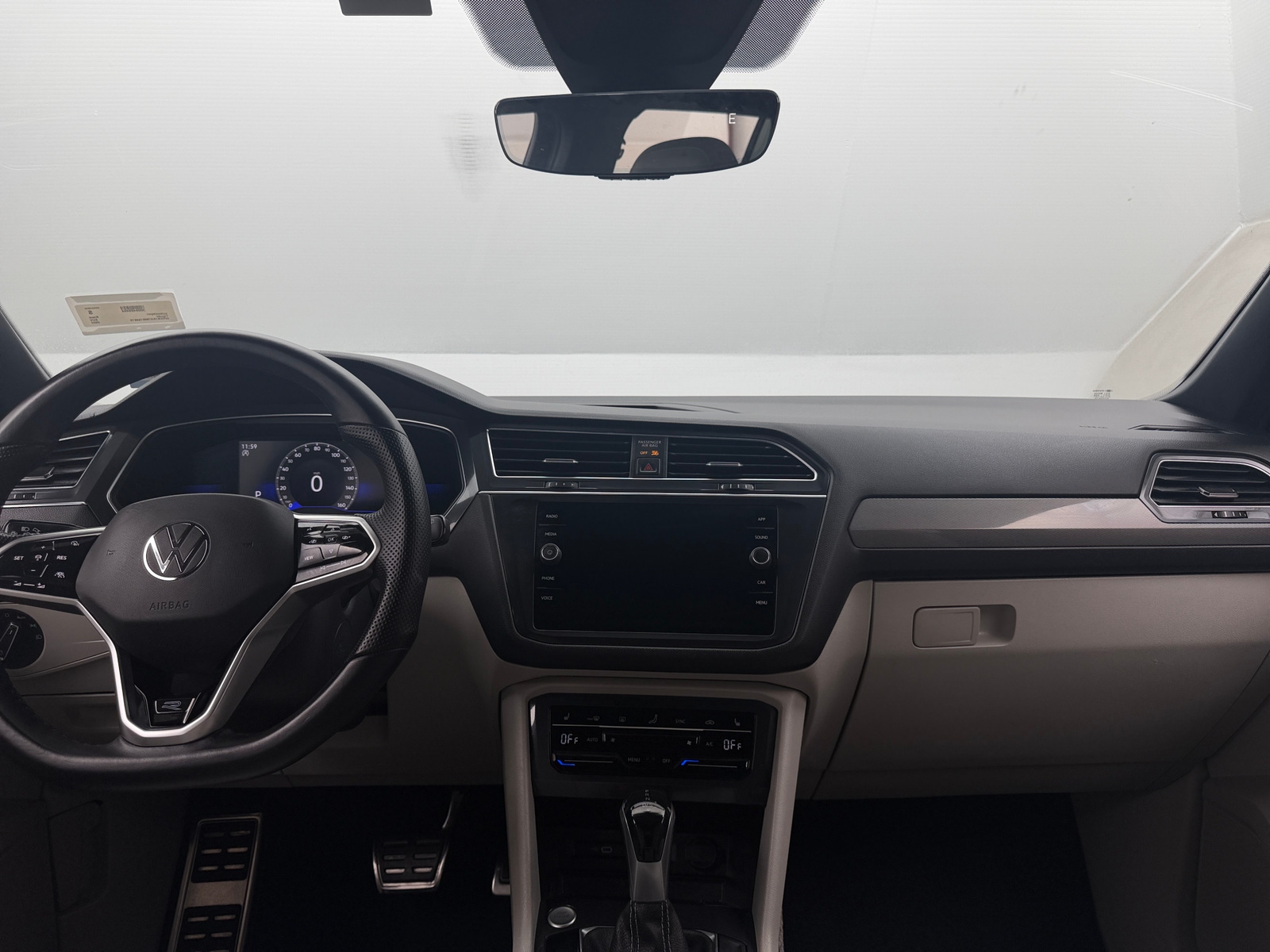Thumbnail: 2022 Volkswagen Tiguan - 3