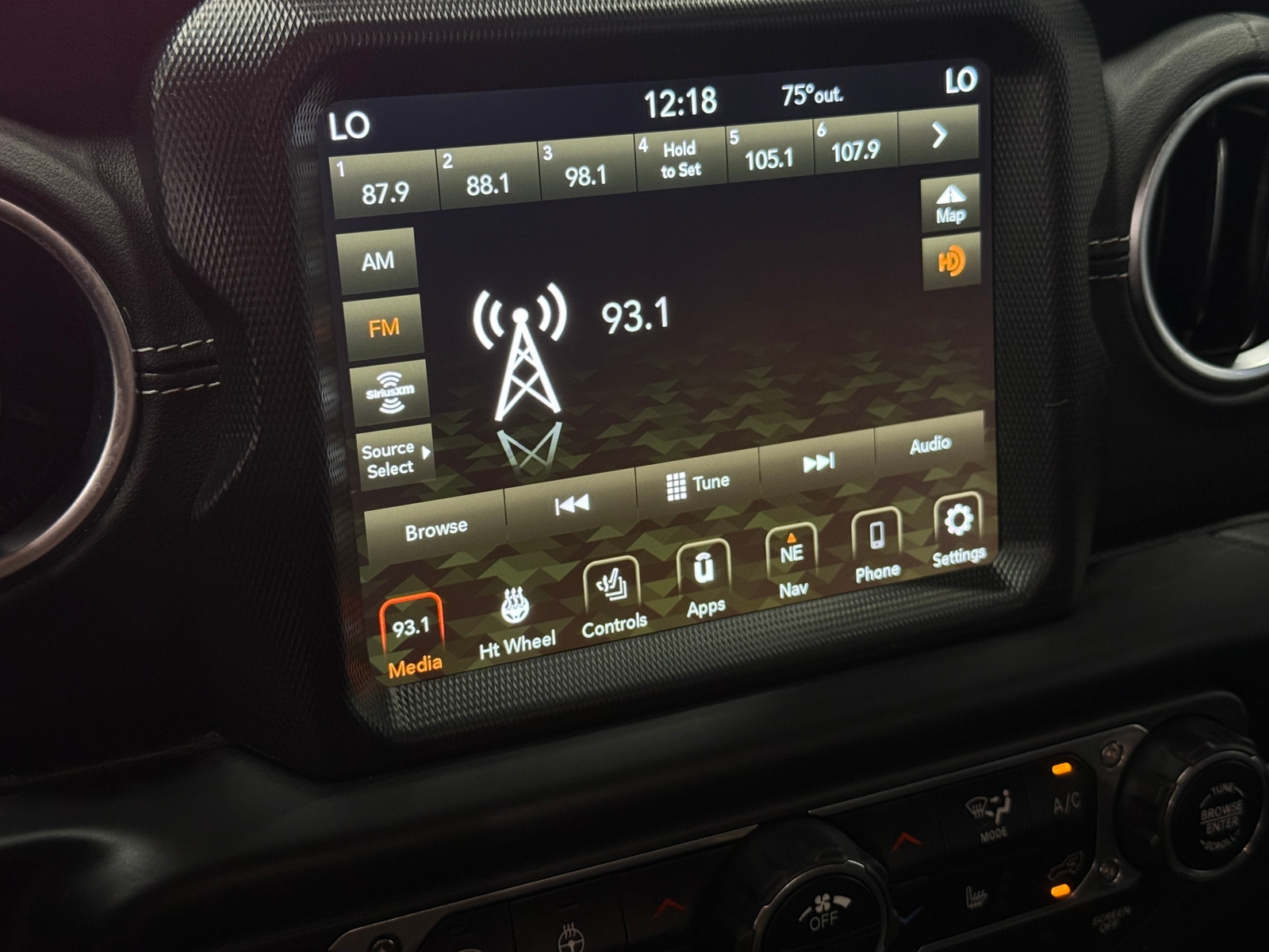 Thumbnail: 2022 Jeep Wrangler - 3