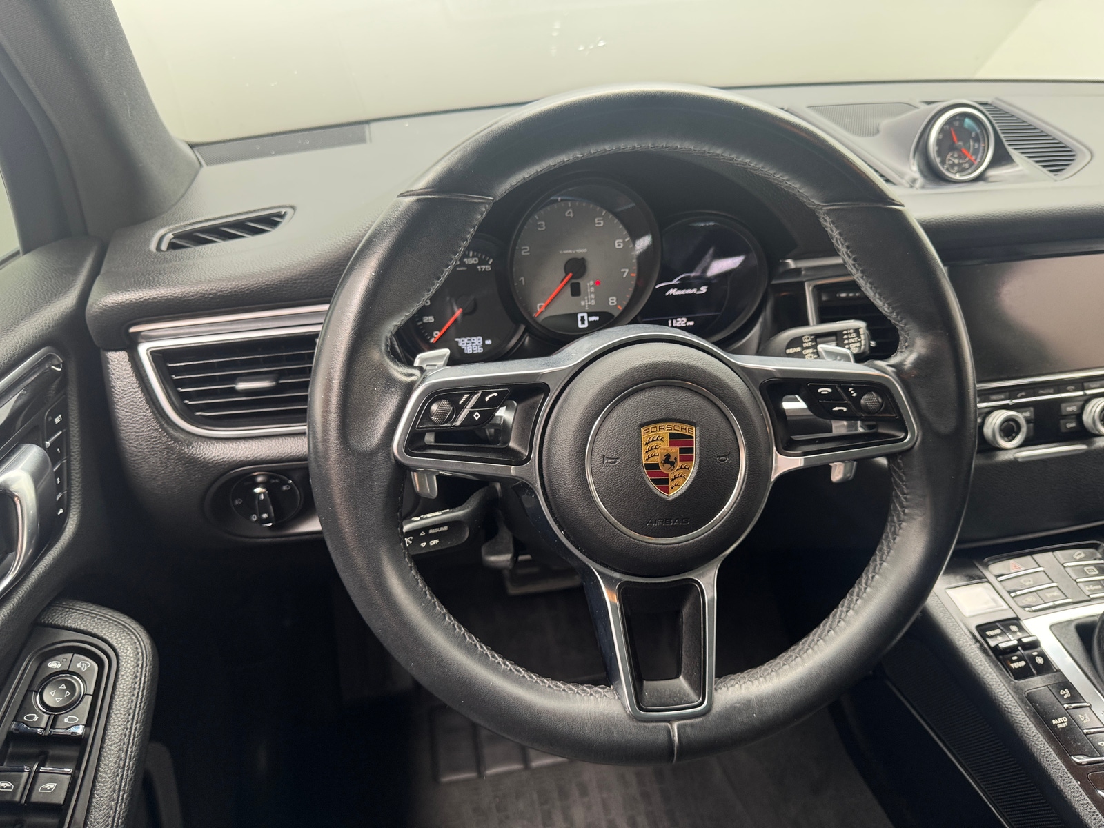 Thumbnail: 2016 Porsche Macan - 5