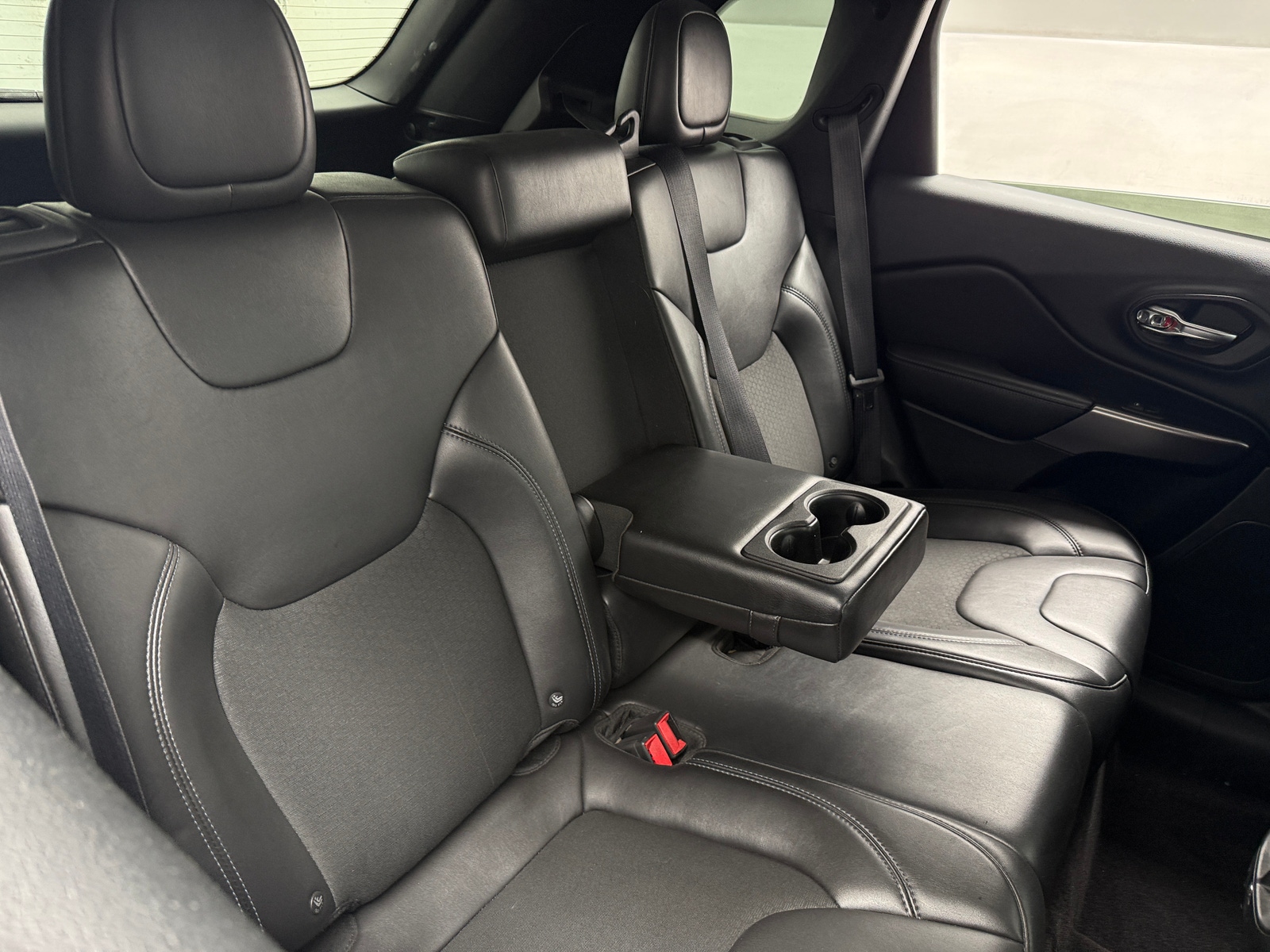 Thumbnail: 2019 Jeep Cherokee - 6