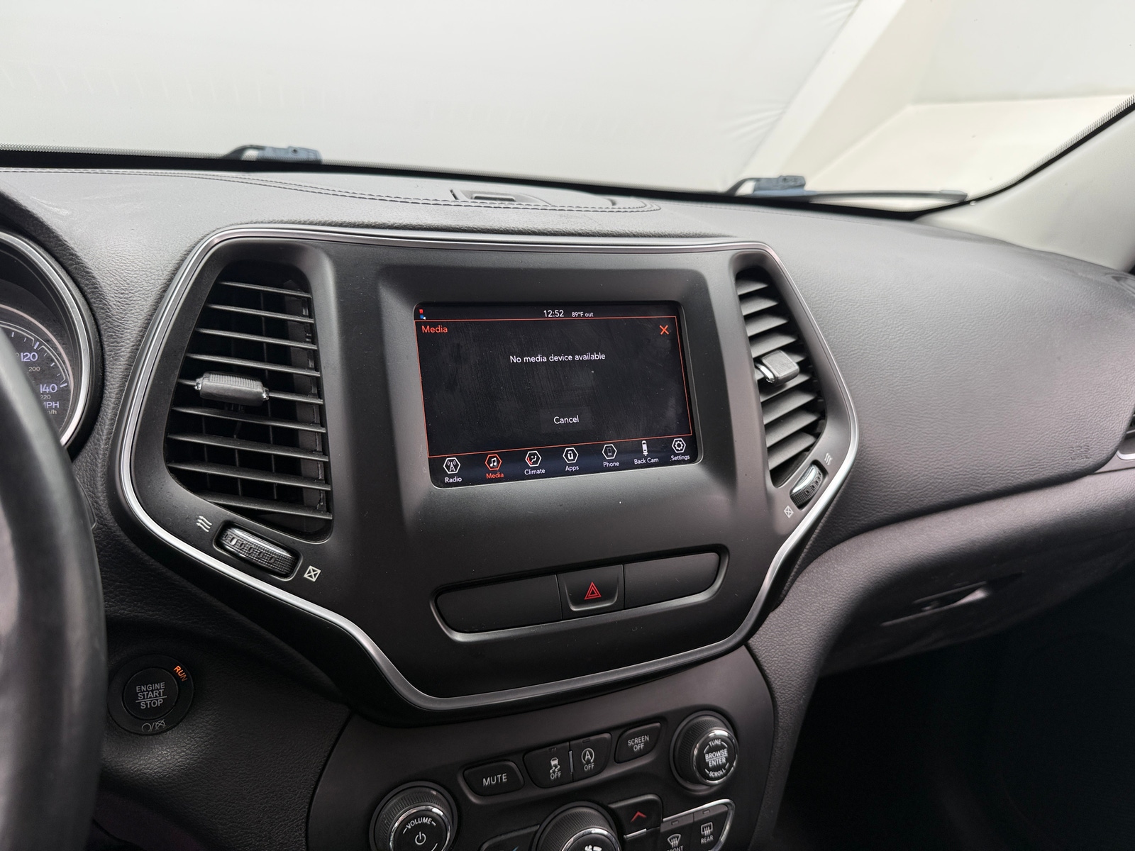 Thumbnail: 2019 Jeep Cherokee - 4