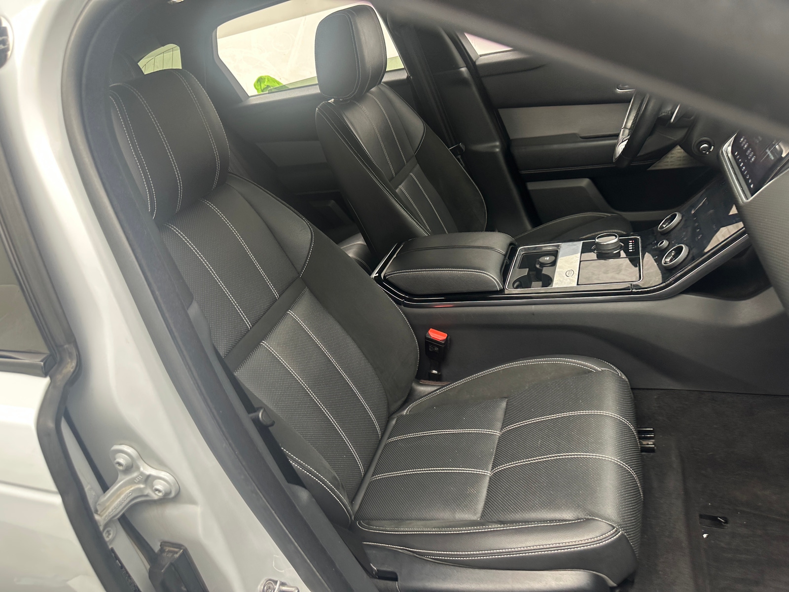 Thumbnail: 2018 Land Rover Range Rover Velar - 2