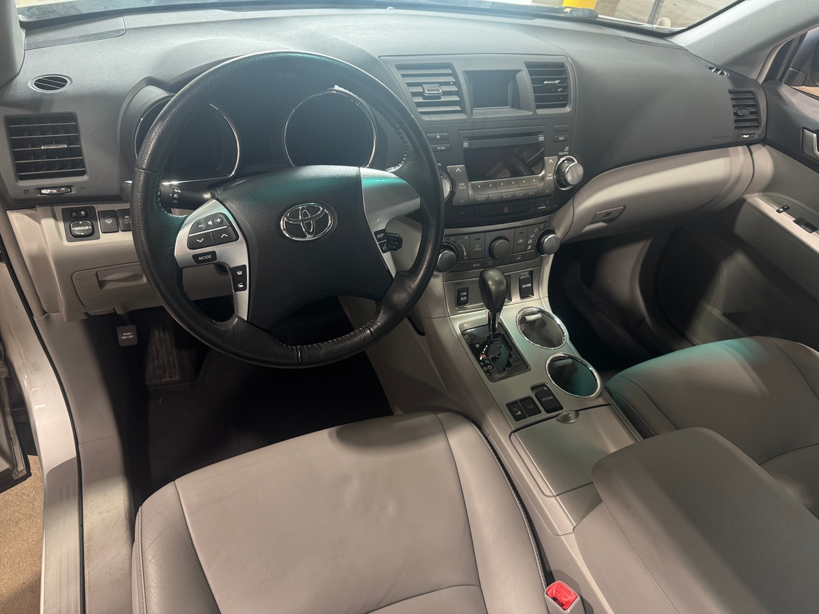 Thumbnail: 2012 Toyota Highlander - 3