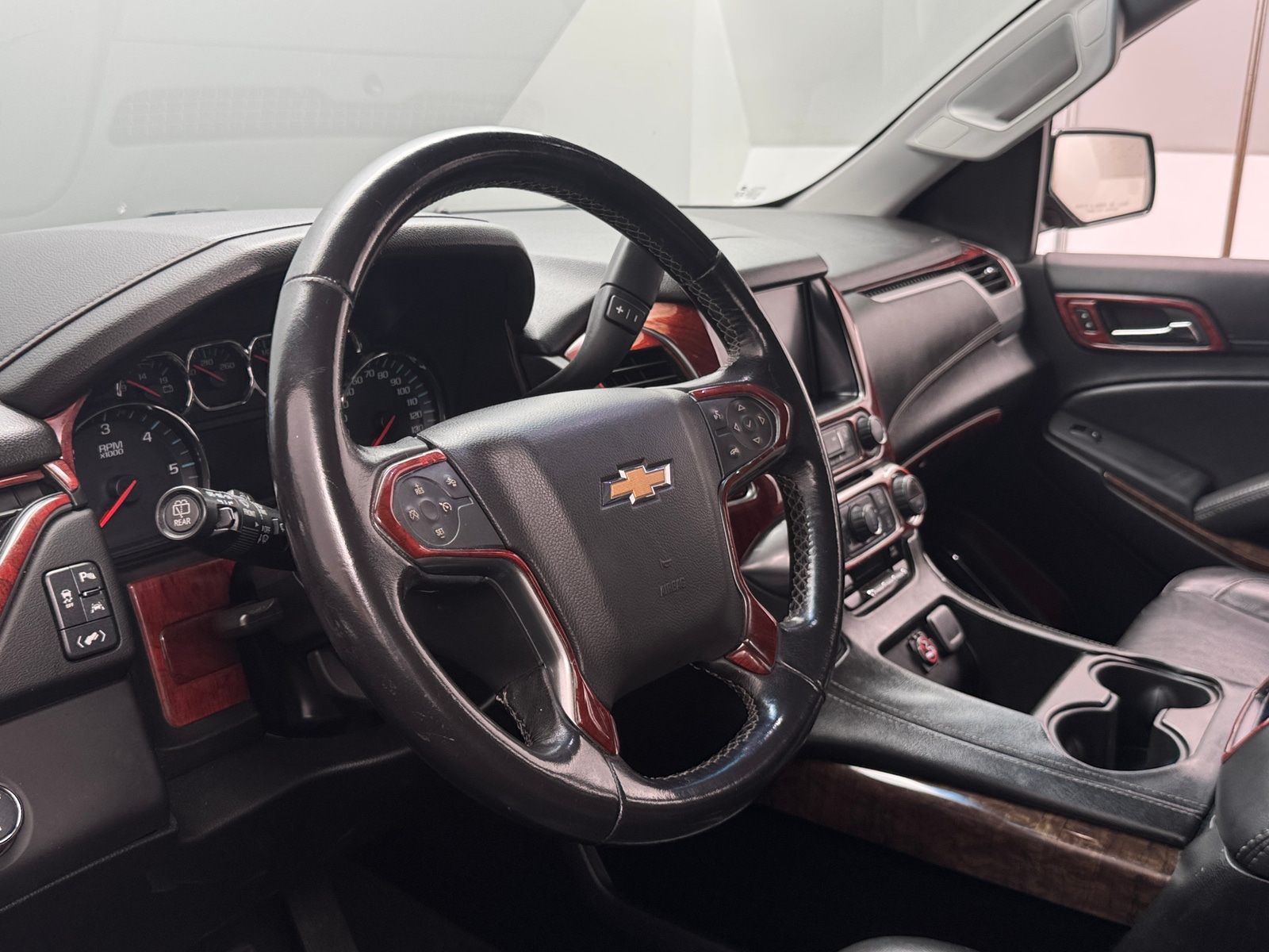 Thumbnail: 2019 Chevrolet Suburban - 4