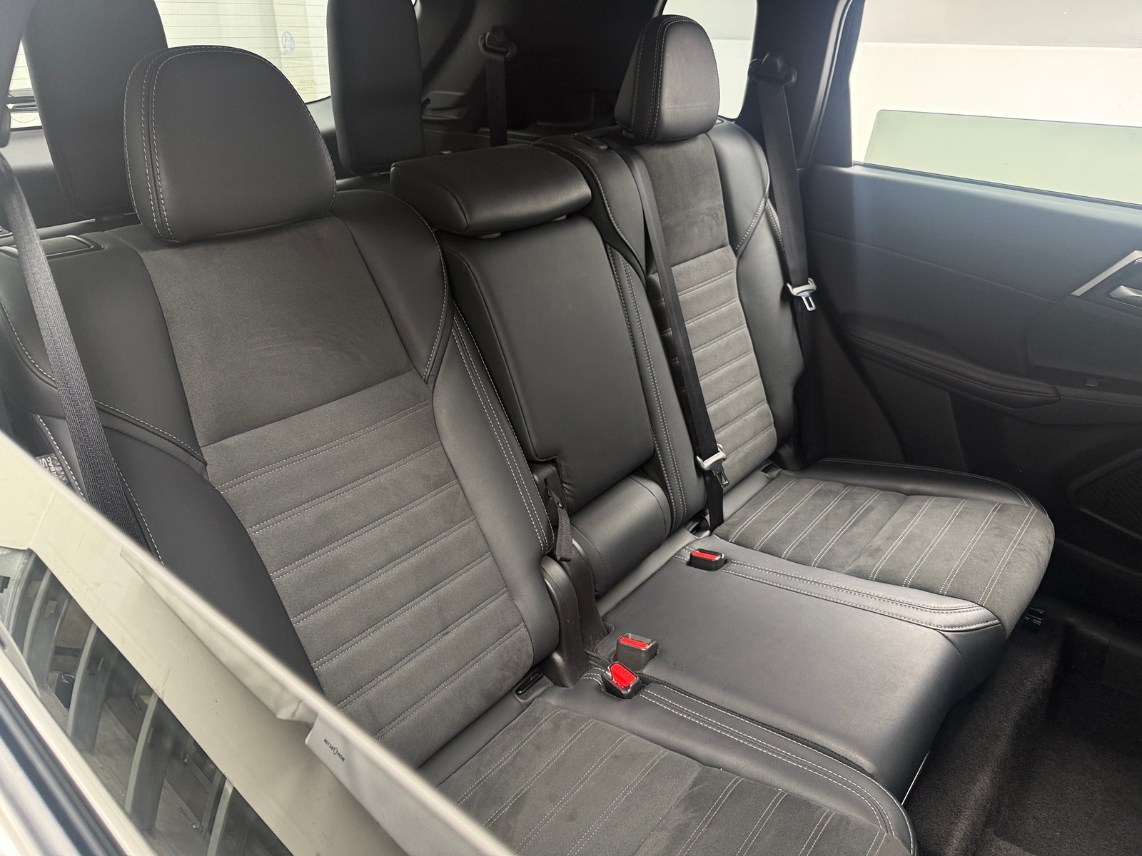 Thumbnail: 2025 Mitsubishi Outlander - 6
