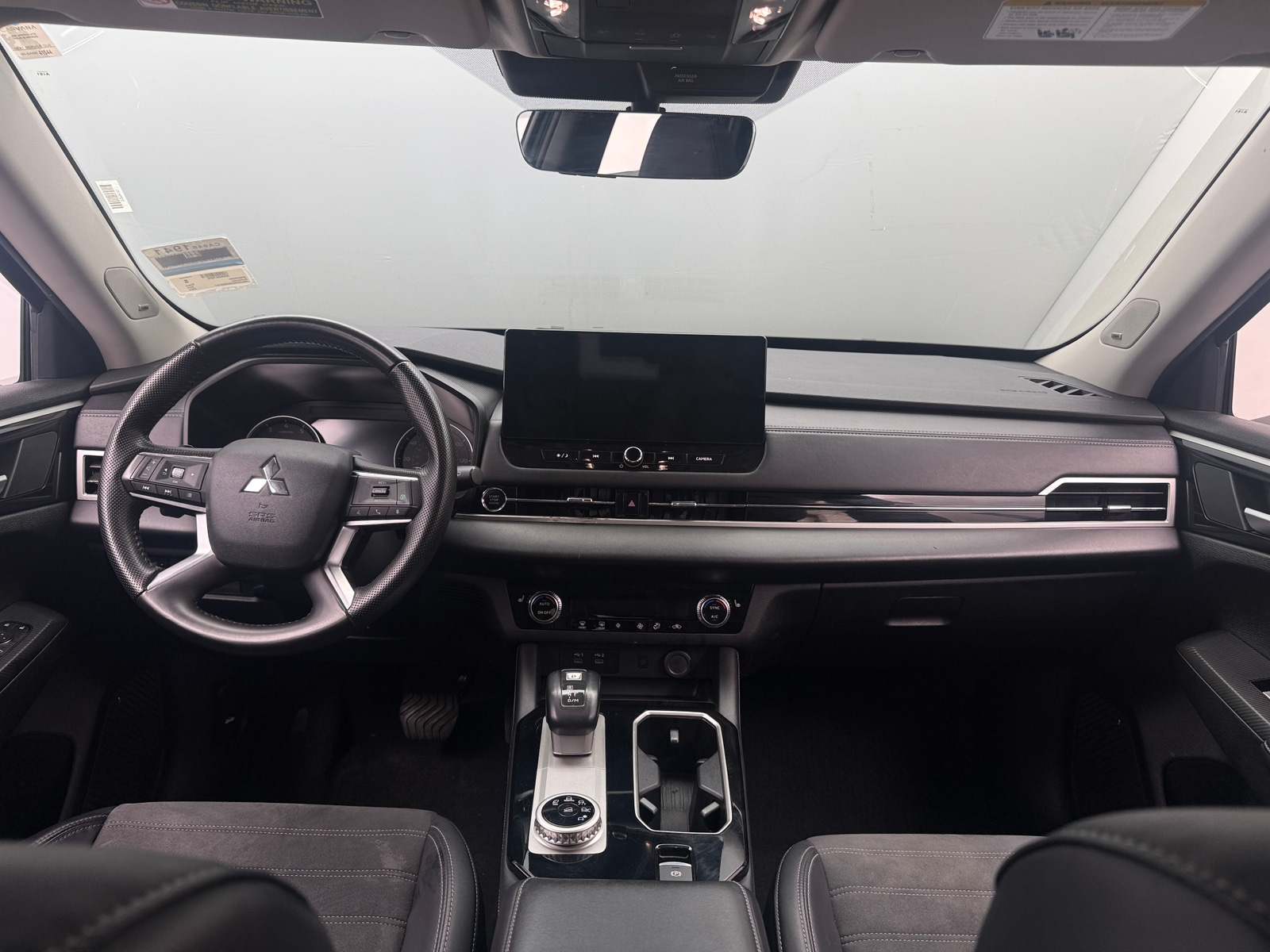 Thumbnail: 2025 Mitsubishi Outlander - 3