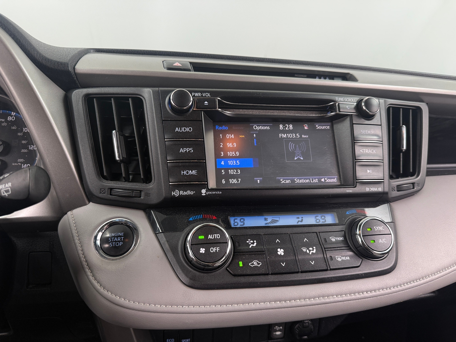 Thumbnail: 2018 Toyota RAV4 - 4