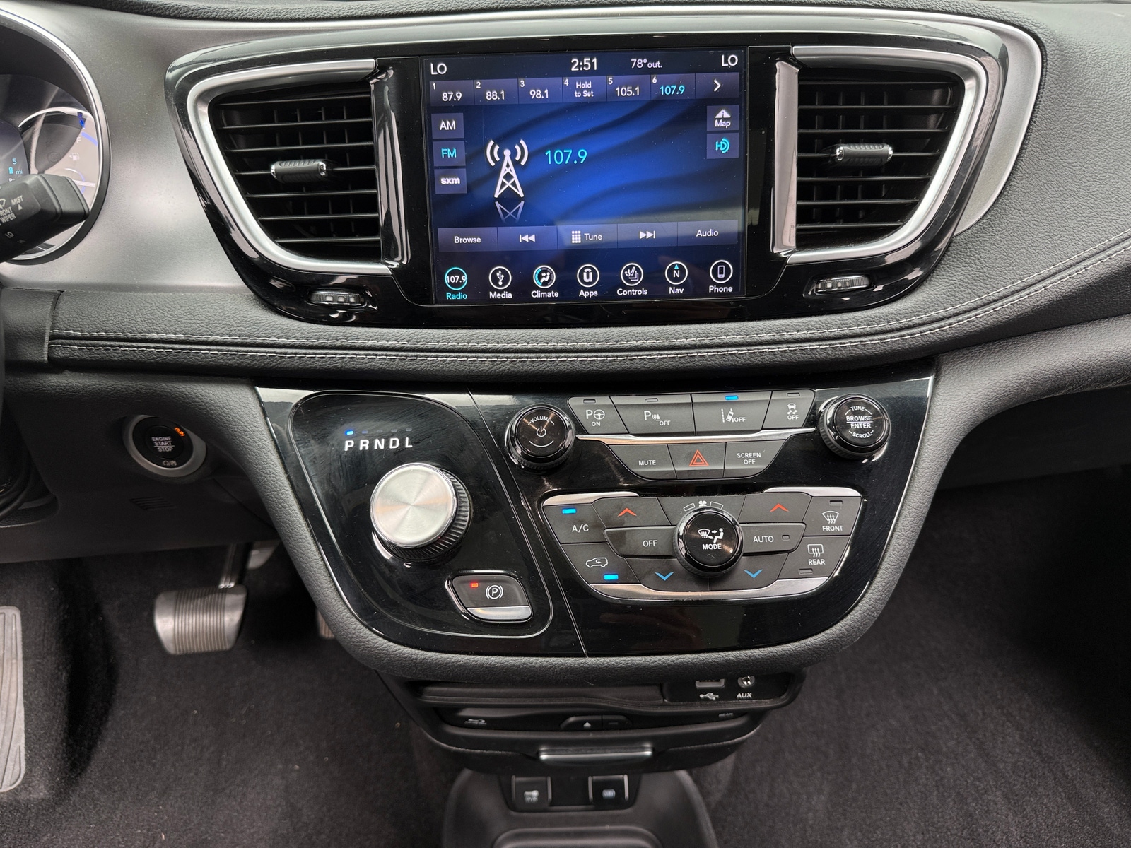 Thumbnail: 2019 Chrysler Pacifica - 3