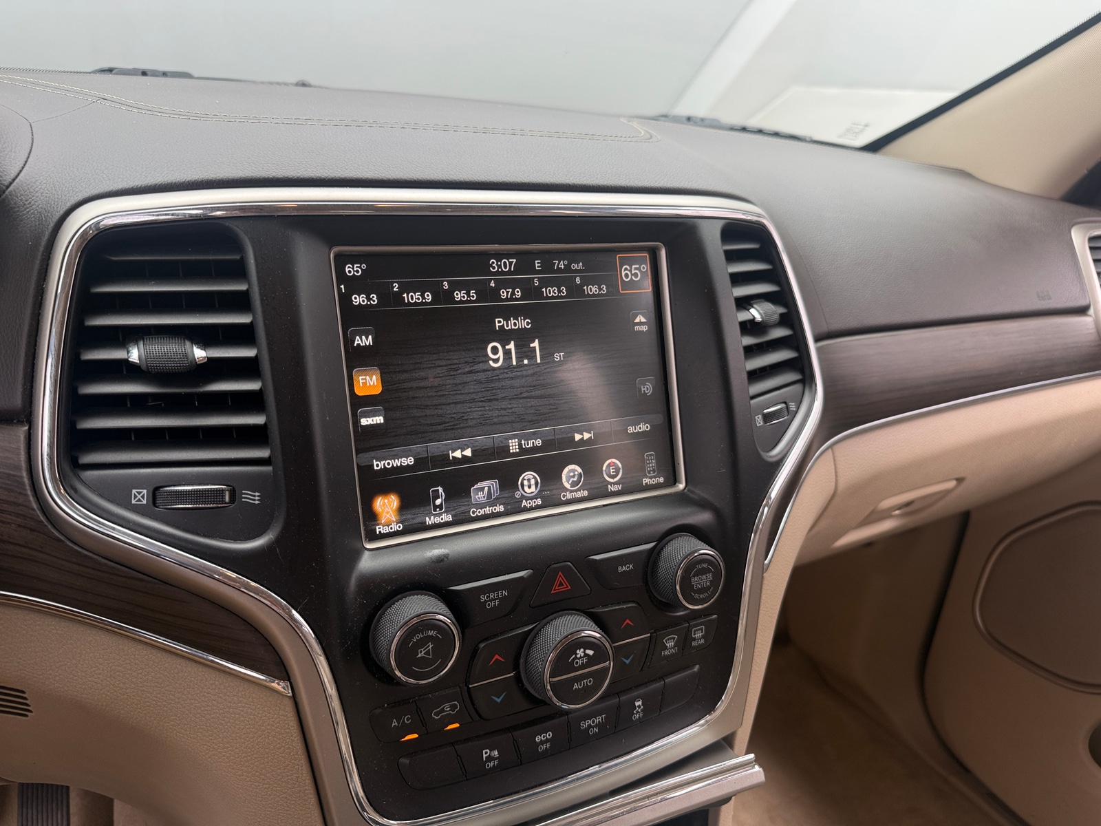 Thumbnail: 2017 Jeep Grand Cherokee - 3