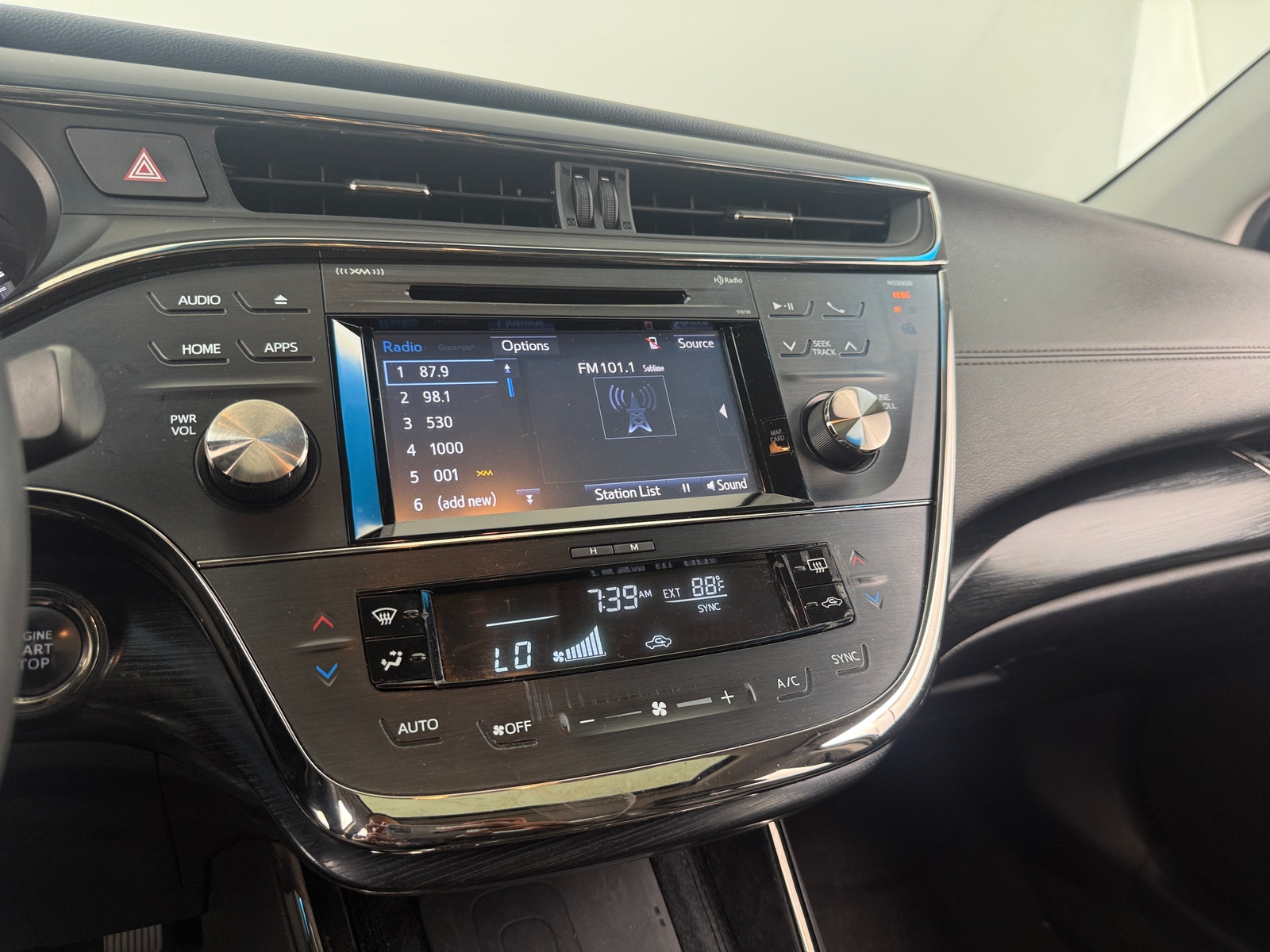Thumbnail: 2016 Toyota Avalon - 3