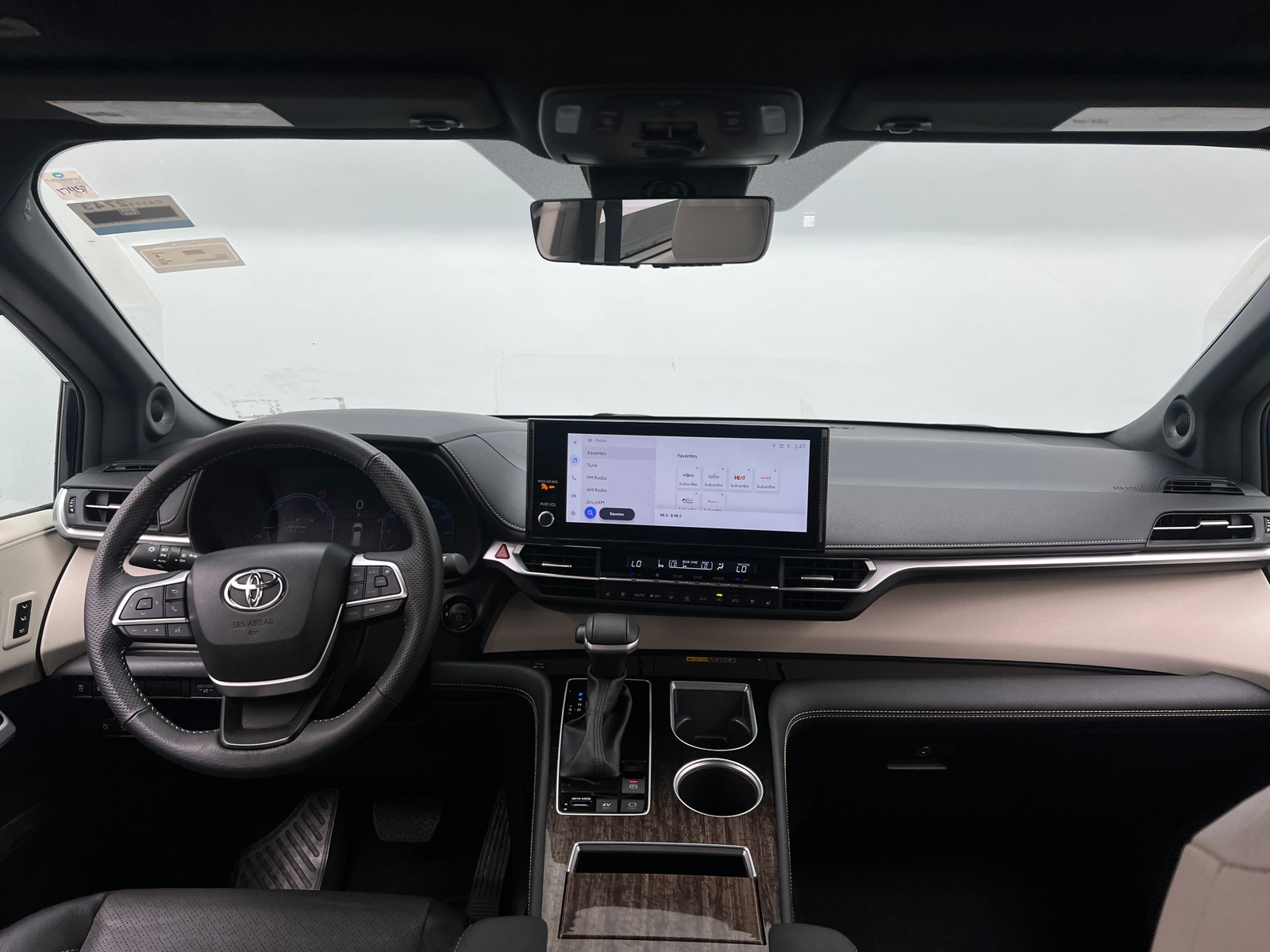 Thumbnail: 2025 Toyota Sienna - 2