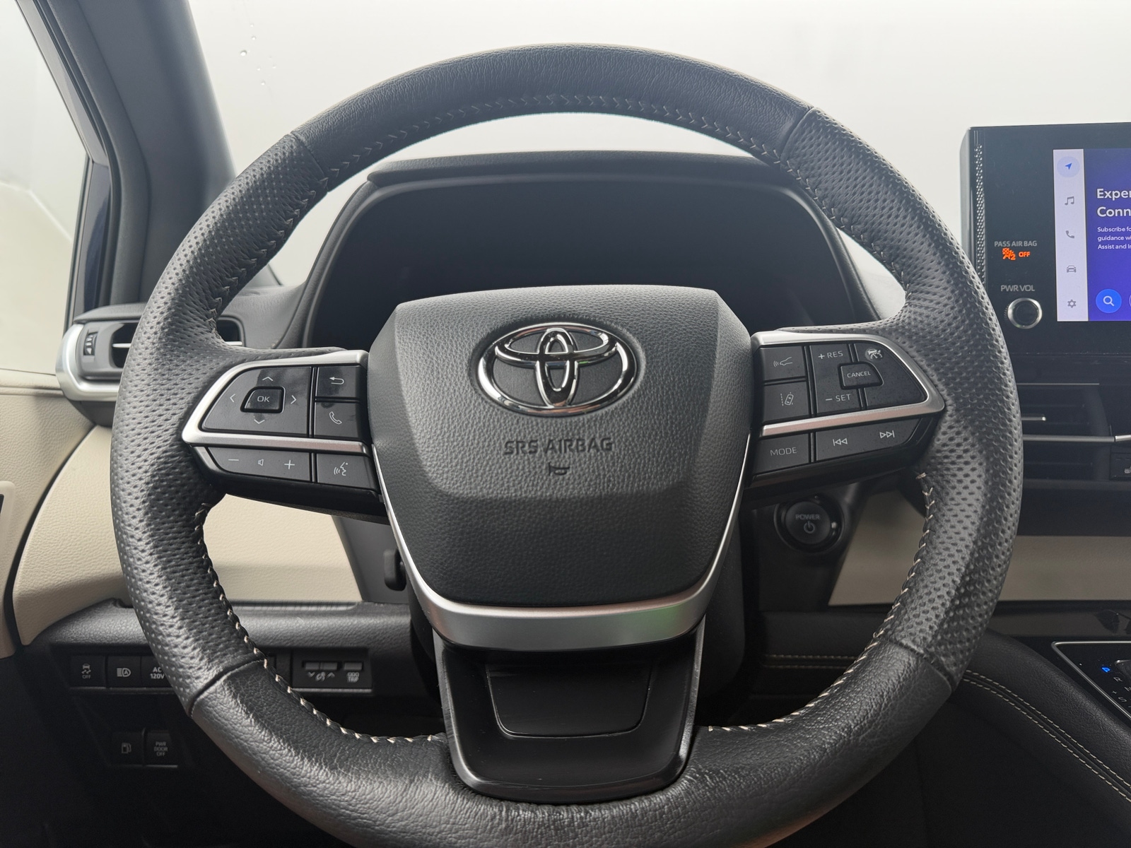 Thumbnail: 2025 Toyota Sienna - 4