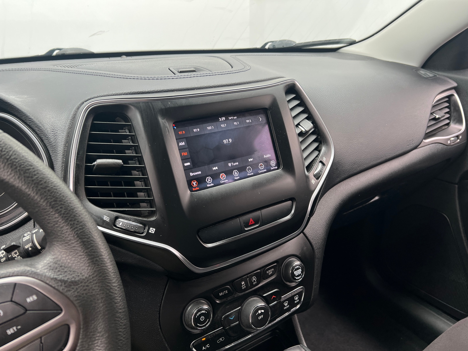 Thumbnail: 2020 Jeep Cherokee - 4