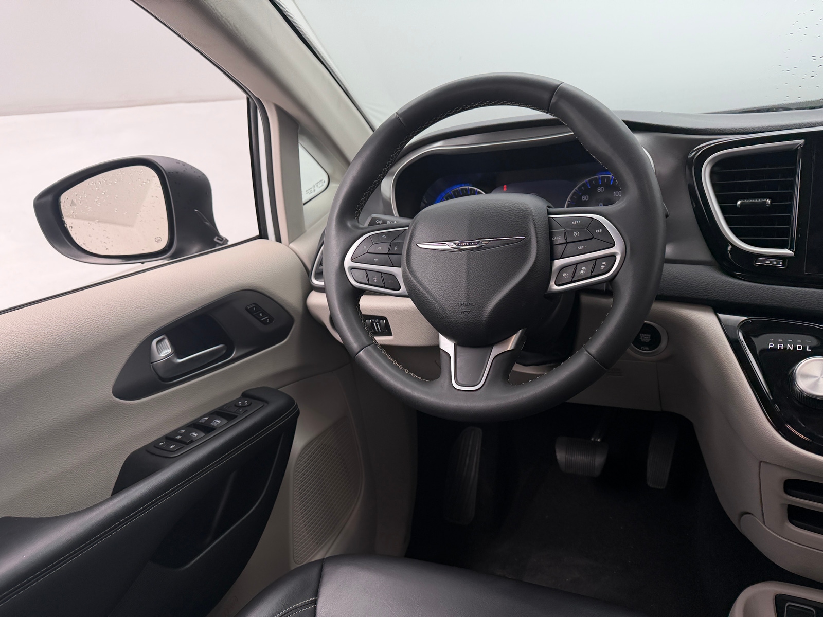 Thumbnail: 2023 Chrysler Pacifica - 4