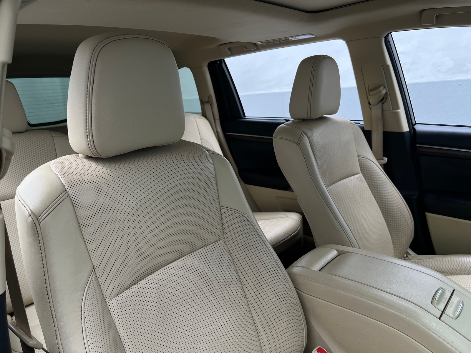 Thumbnail: 2016 Toyota Highlander - 2