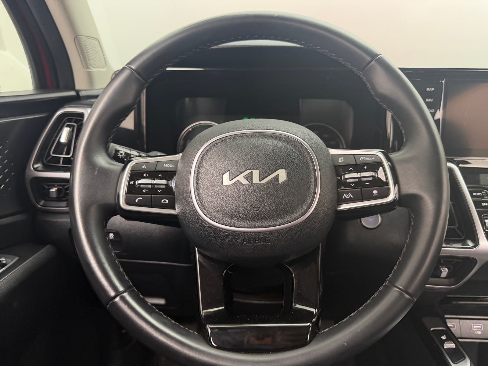 Thumbnail: 2023 Kia Sorento - 4