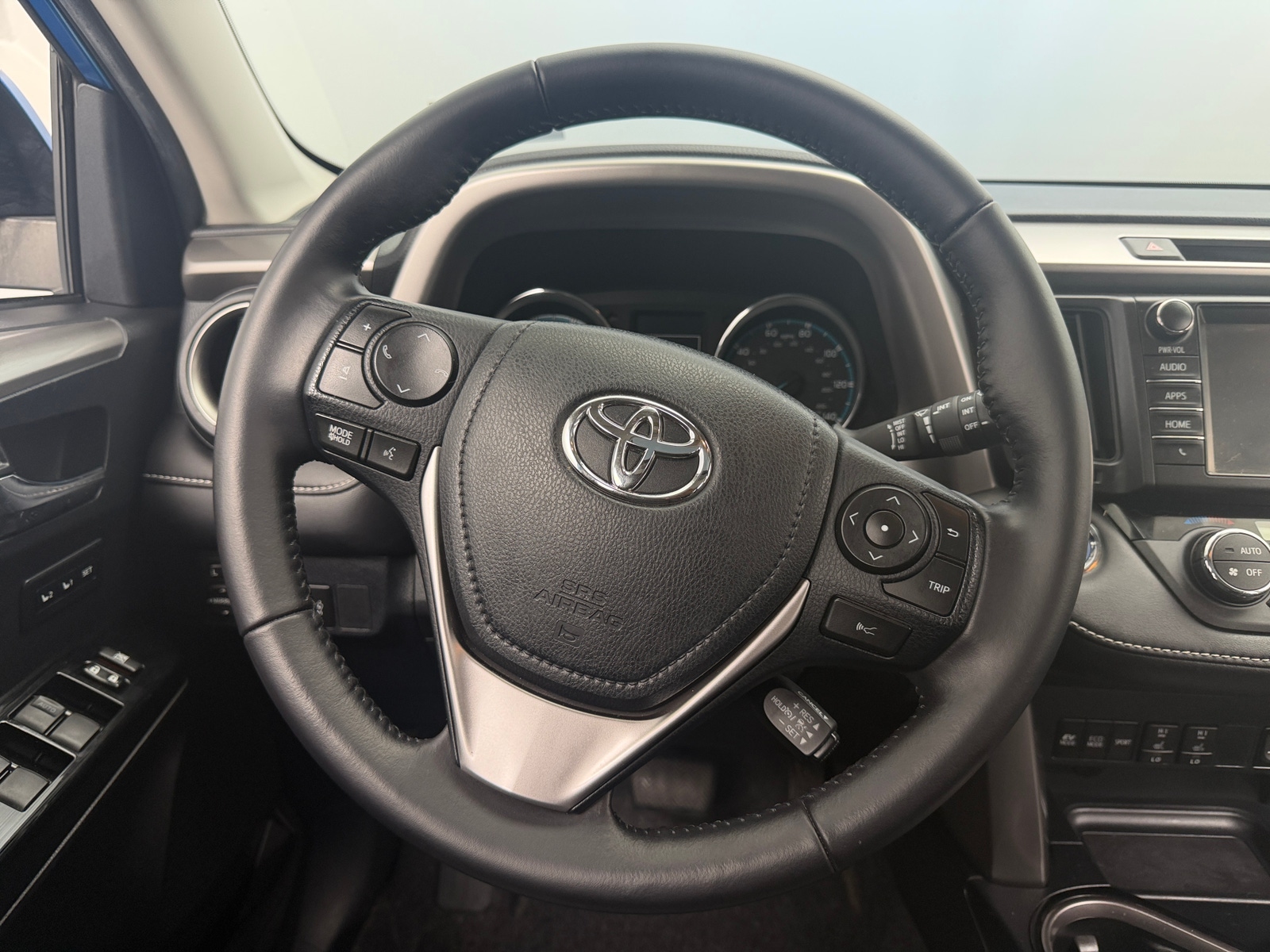 Thumbnail: 2017 Toyota RAV4 - 5