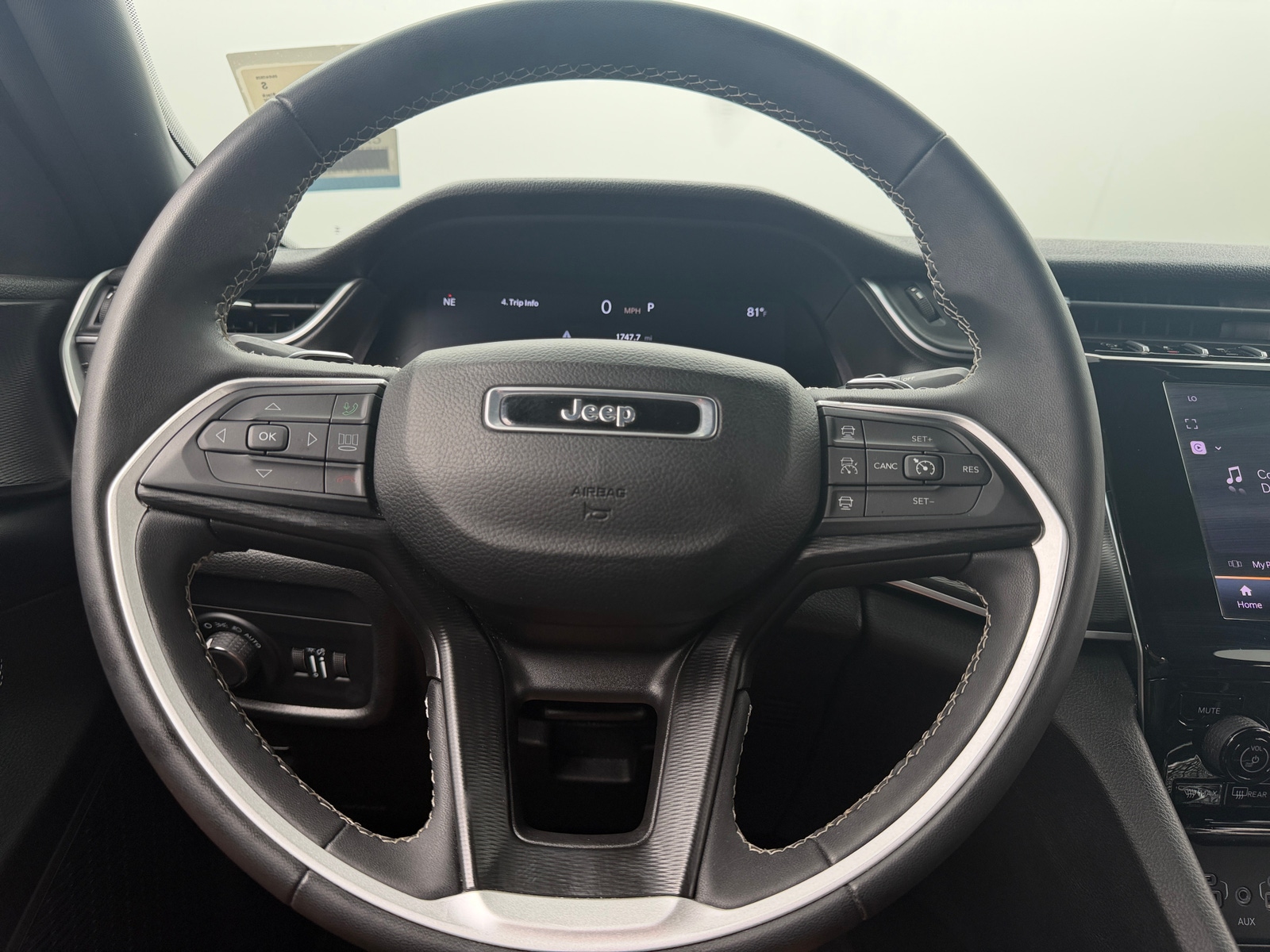 Thumbnail: 2024 Jeep Grand Cherokee L - 5