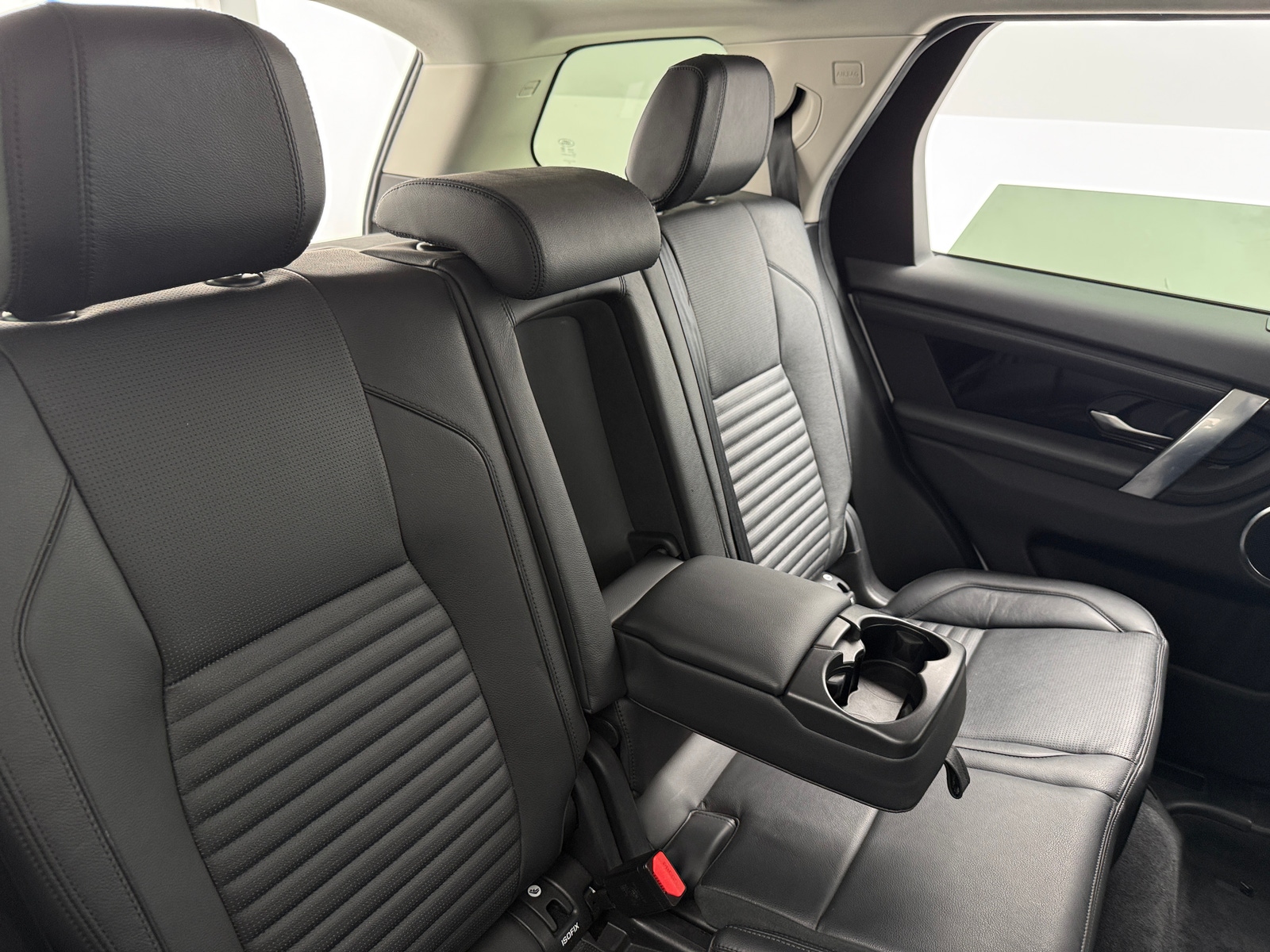 Thumbnail: 2020 Land Rover Discovery Sport - 6