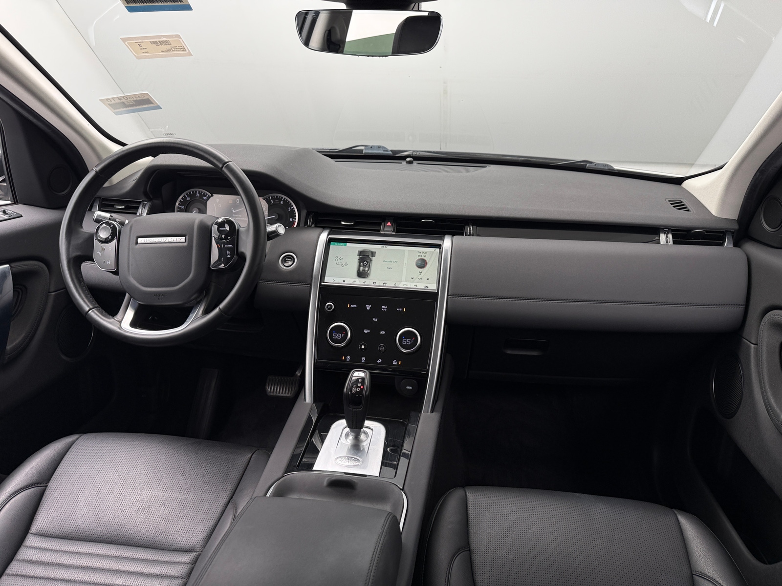 Thumbnail: 2020 Land Rover Discovery Sport - 3