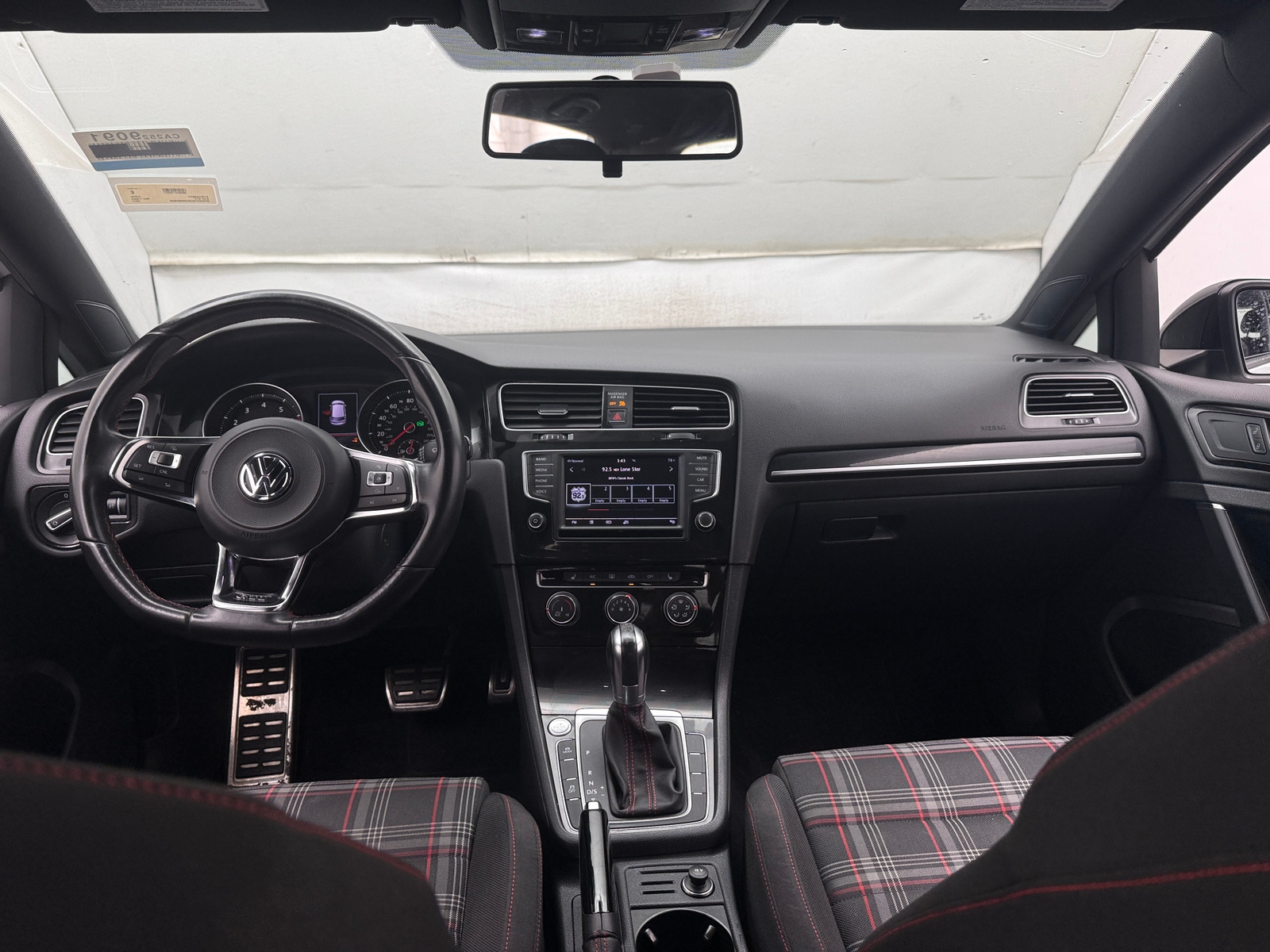 Thumbnail: 2017 Volkswagen Golf - 3